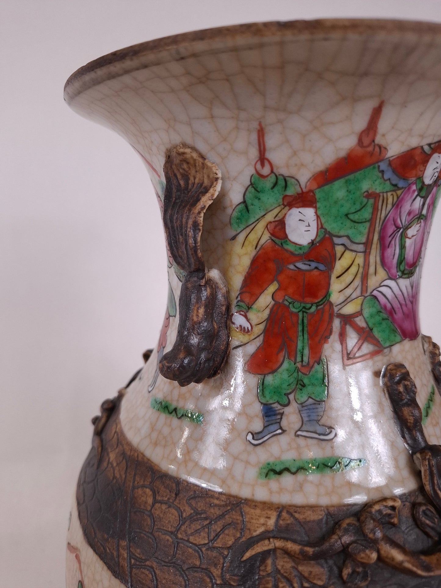 Antique Chinese Nanking vase decorated with warrior scenes // Qing Dynasty - Around 1900