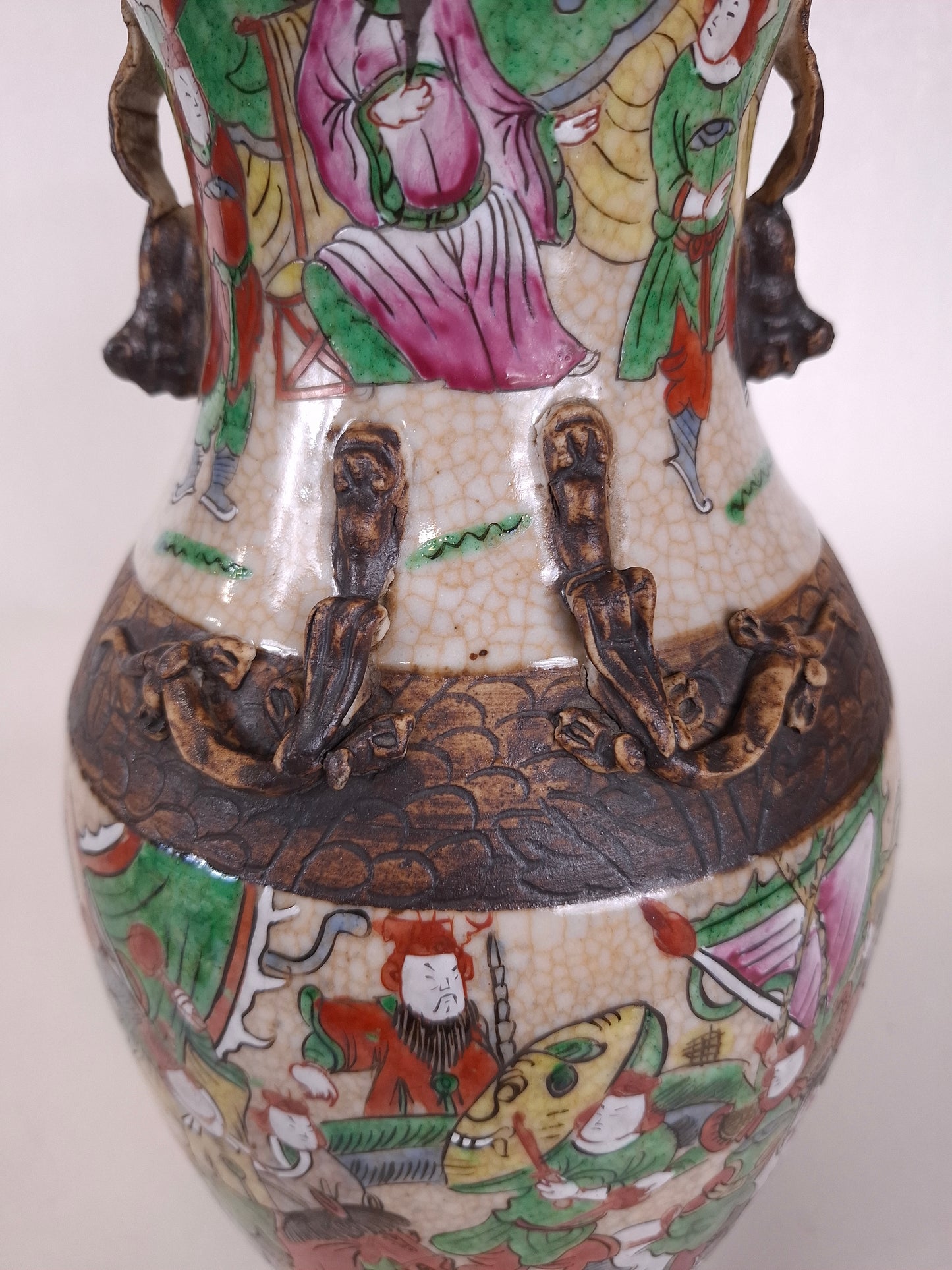 Antique Chinese Nanking vase decorated with warrior scenes // Qing Dynasty - Around 1900