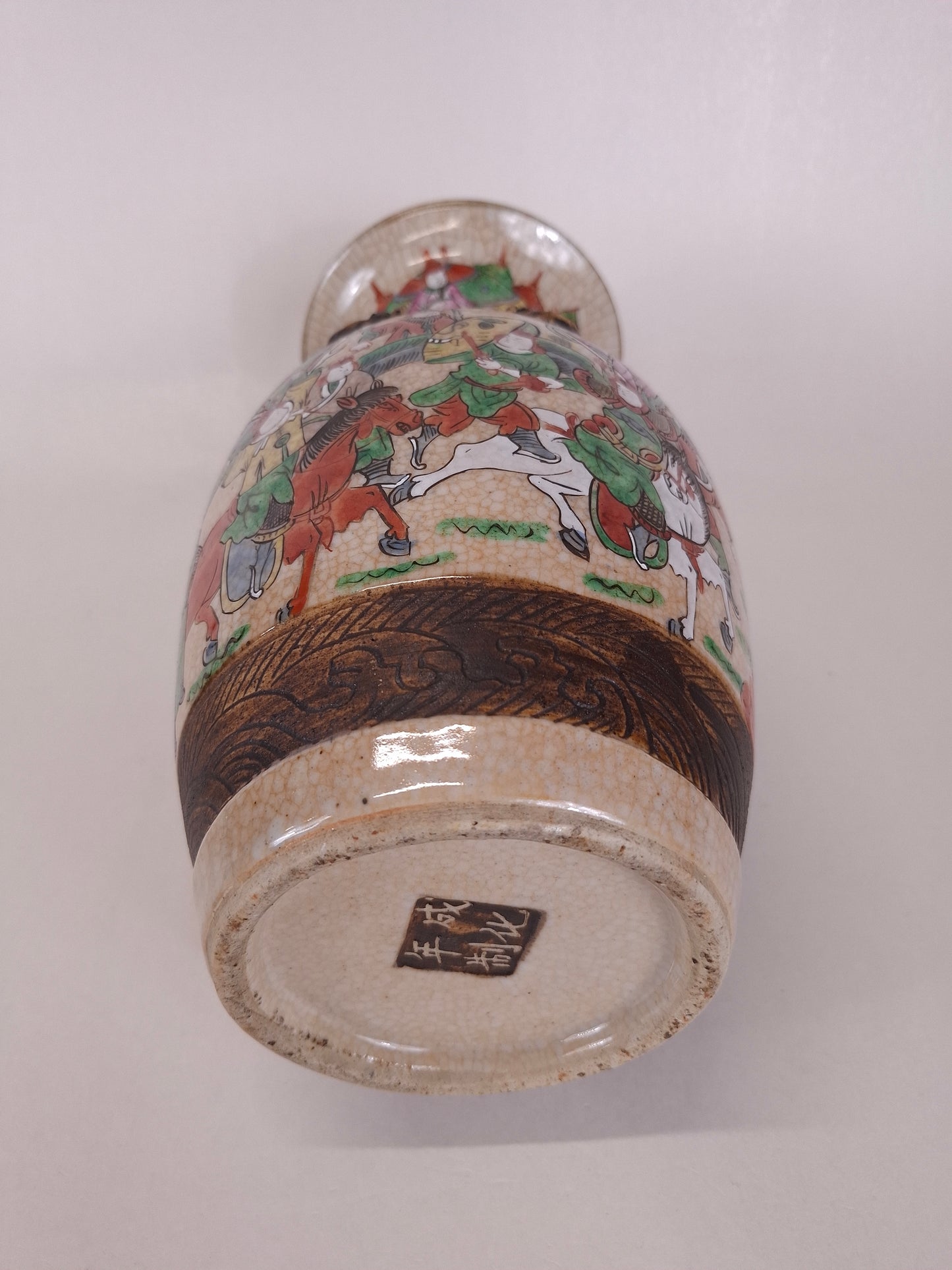 Antique Chinese Nanking vase decorated with warrior scenes // Qing Dynasty - Around 1900