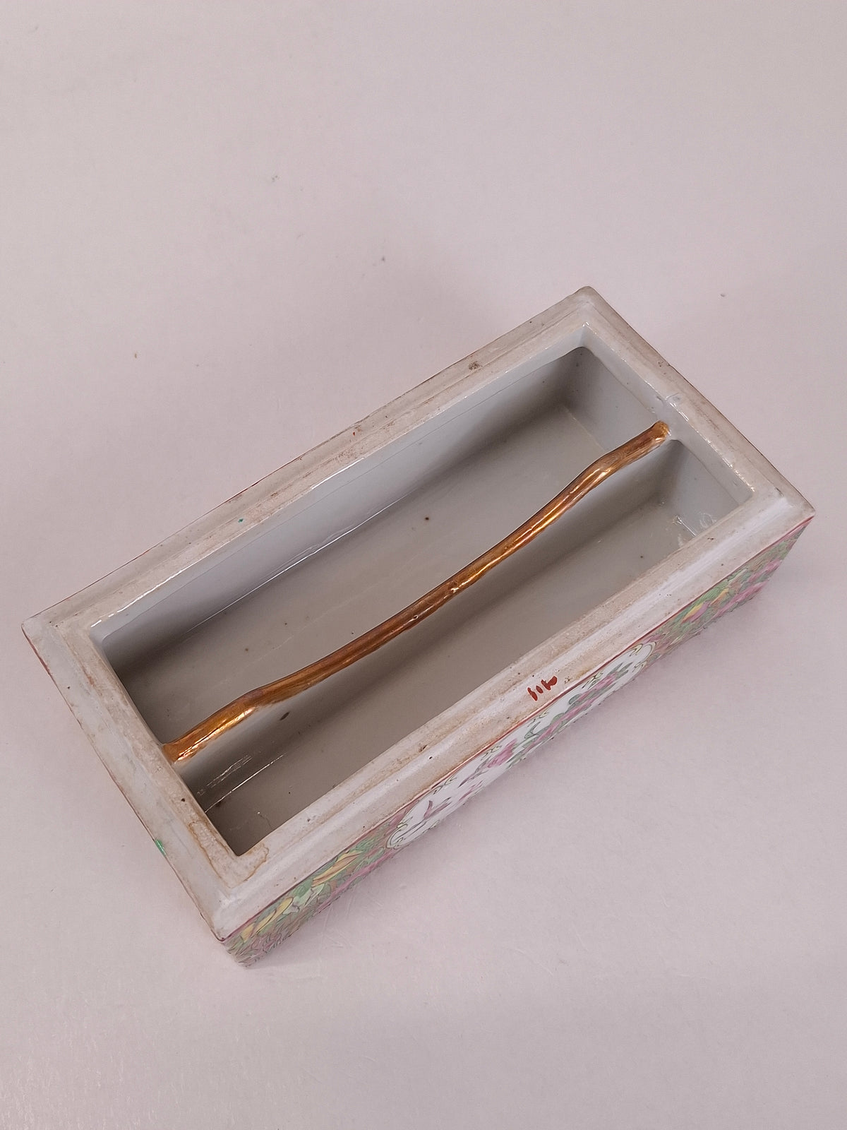 Antique Chinese canton rose medallion lidded box // Qing Dynasty - 19th century