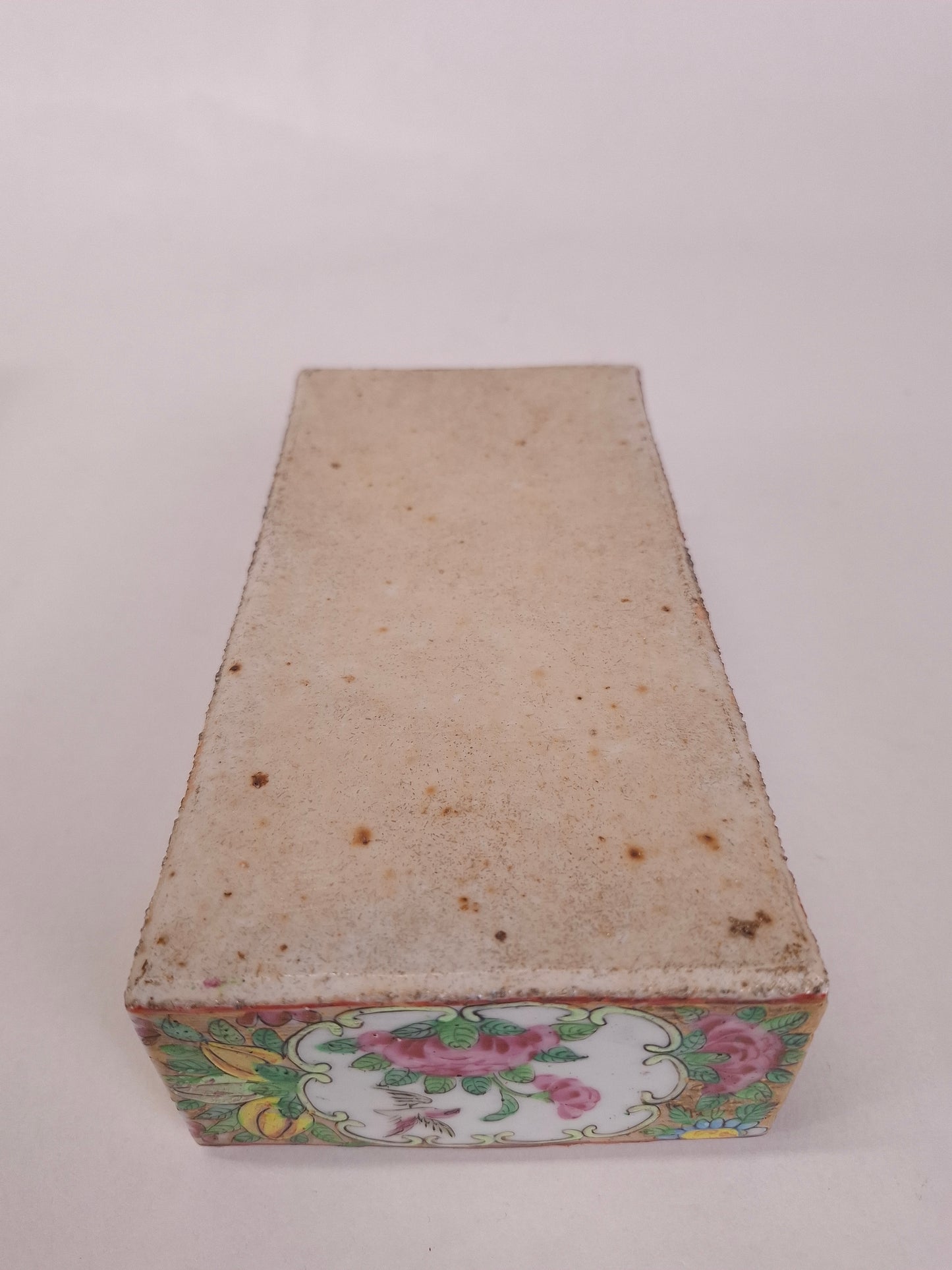 Antique Chinese canton rose medallion lidded box // Qing Dynasty - 19th century