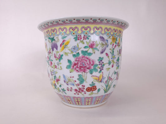 Large Chinese famille rose flower pot decorated with butterflies and flowers // 20th century