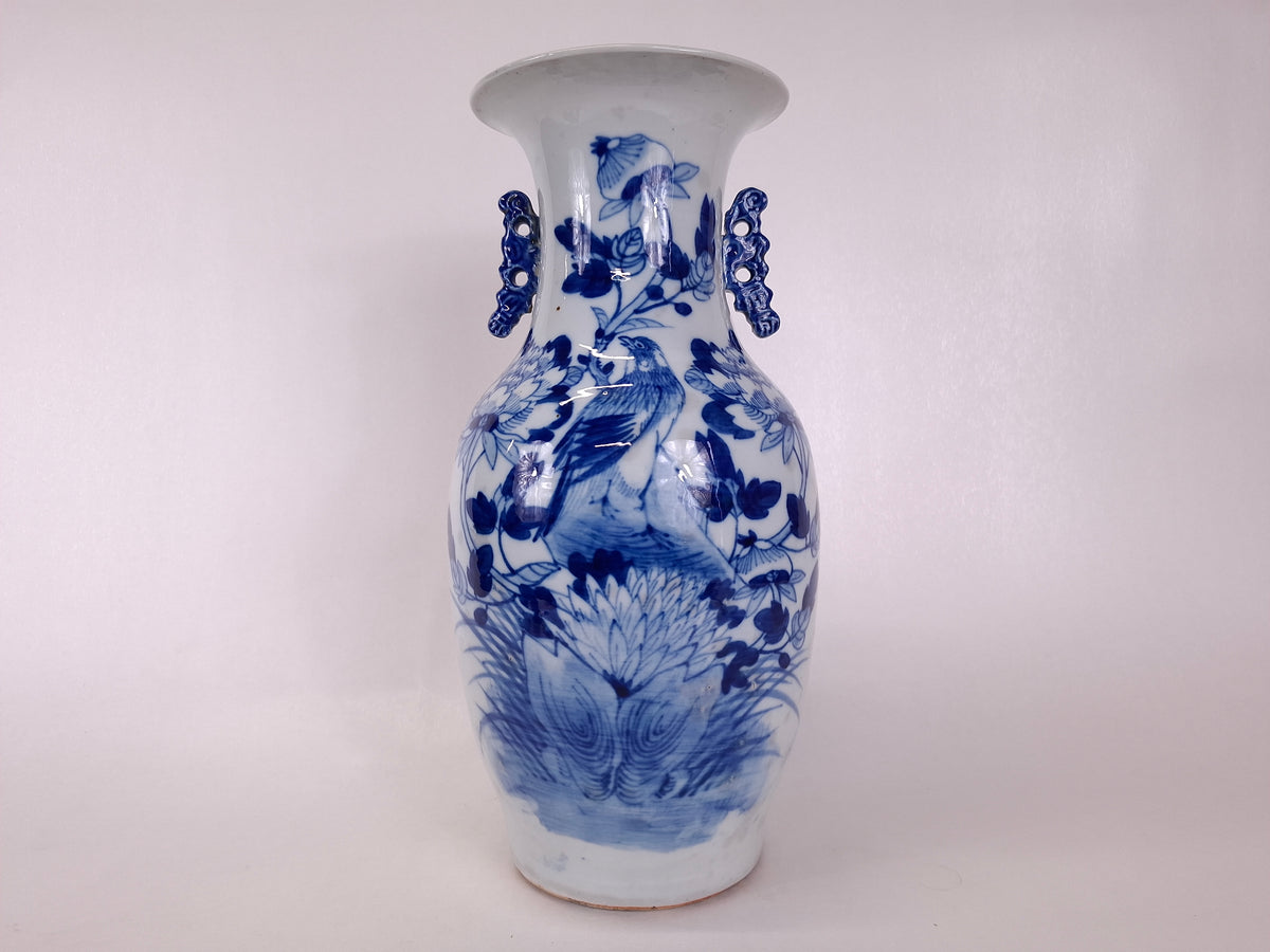 Vase chinois ancien décoré d'oiseaux et de fleurs // Bleu et blanc - Dynastie Qing - XIXe siècle