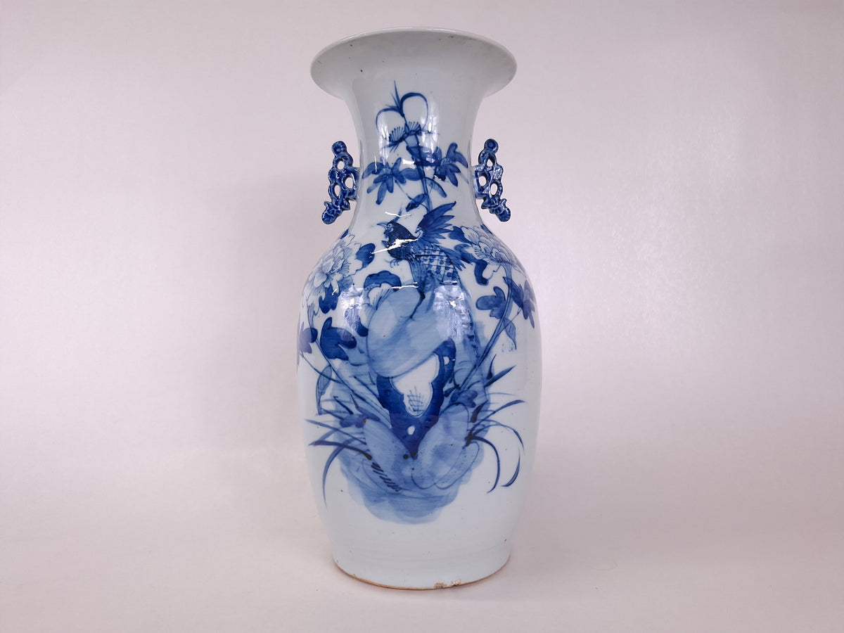 Vaso chinês antigo decorado com um pássaro e flores // Dinastia Qing - século XIX