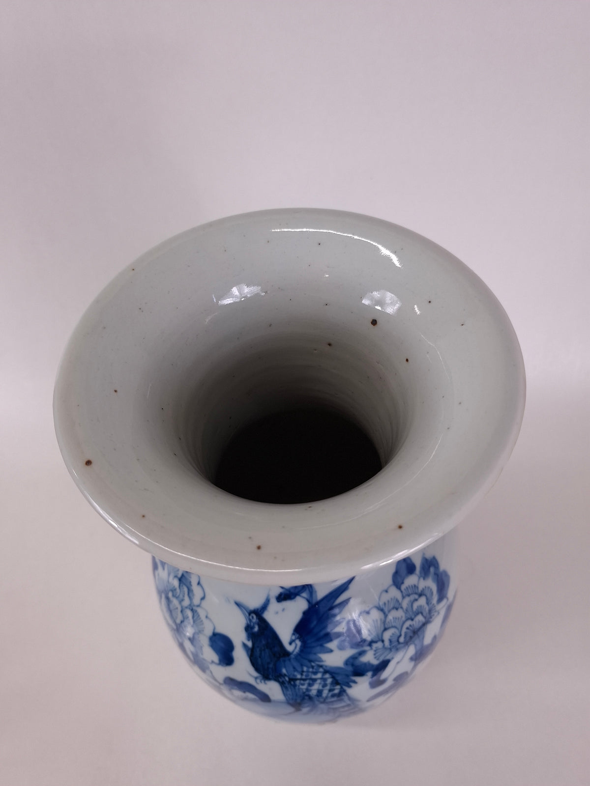 Vaso chinês antigo decorado com um pássaro e flores // Dinastia Qing - século XIX
