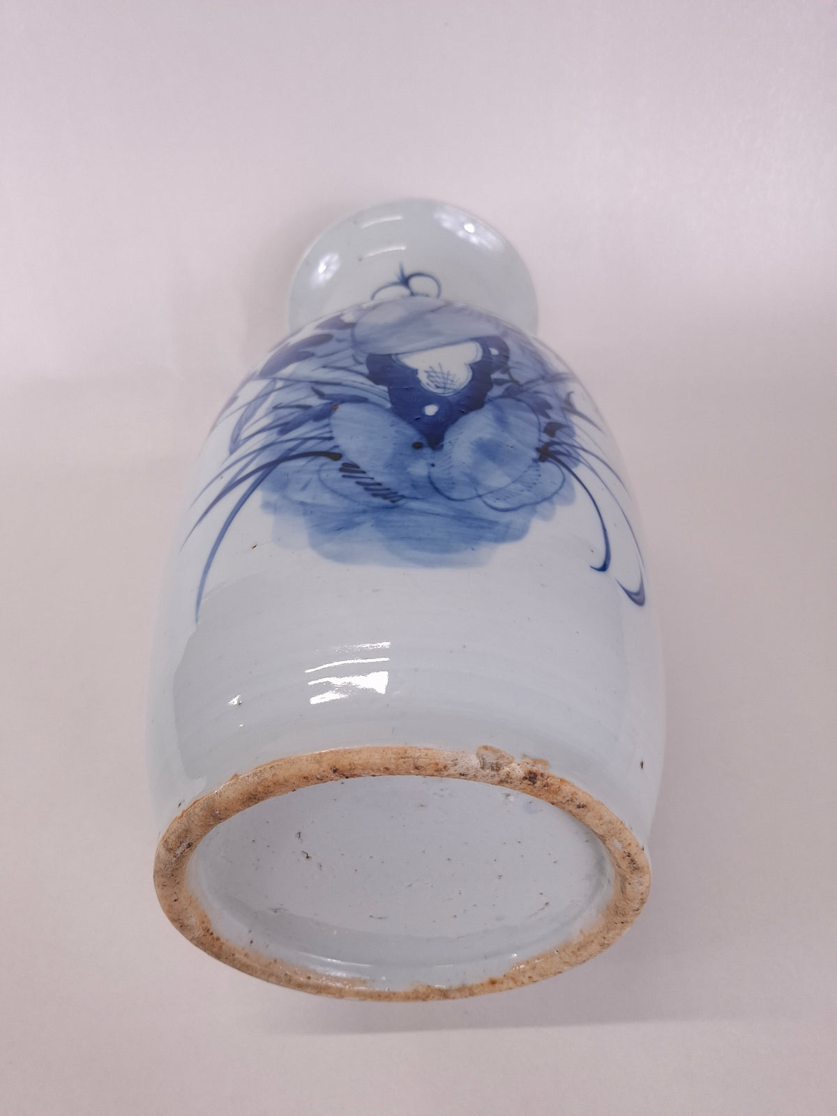 Vaso chinês antigo decorado com um pássaro e flores // Dinastia Qing - século XIX