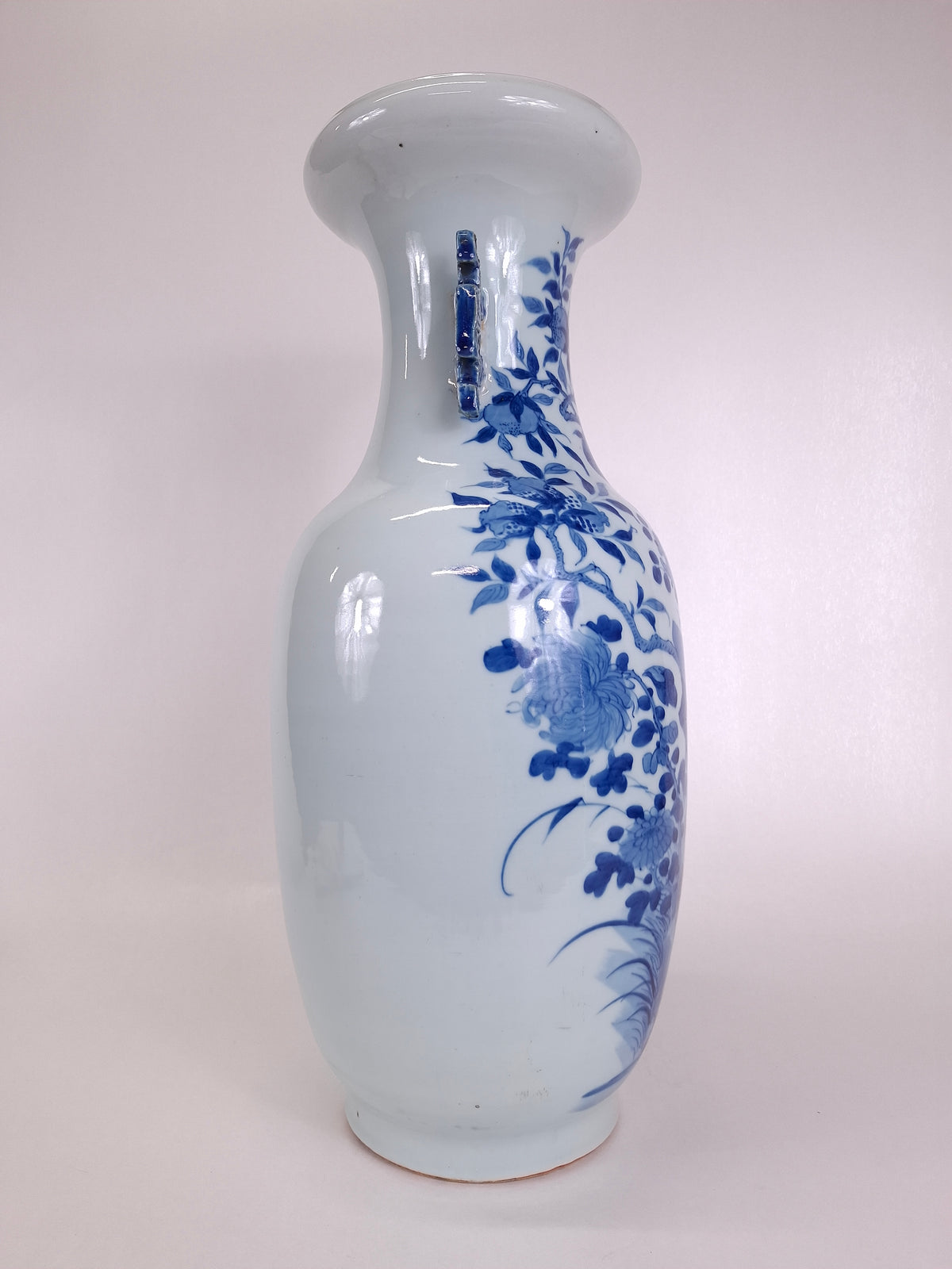 Vaso chinês antigo grande decorado com pássaros e flores // Dinastia Qing - século XIX