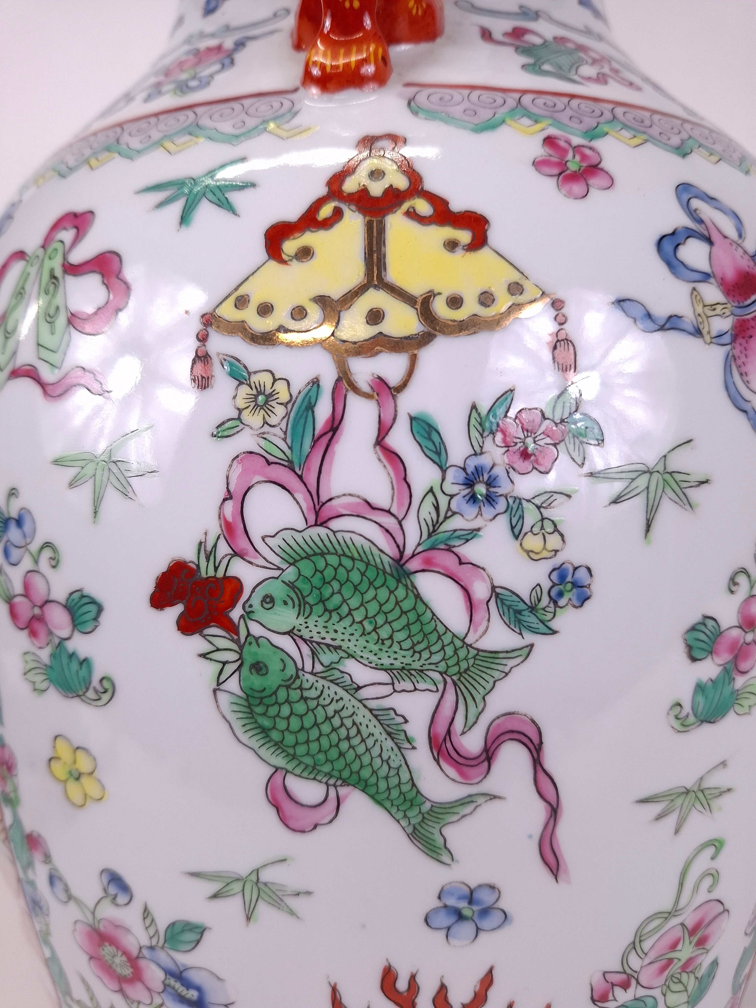 粉彩描绘宫廷场景花瓶// 20世纪– Diddenantiques