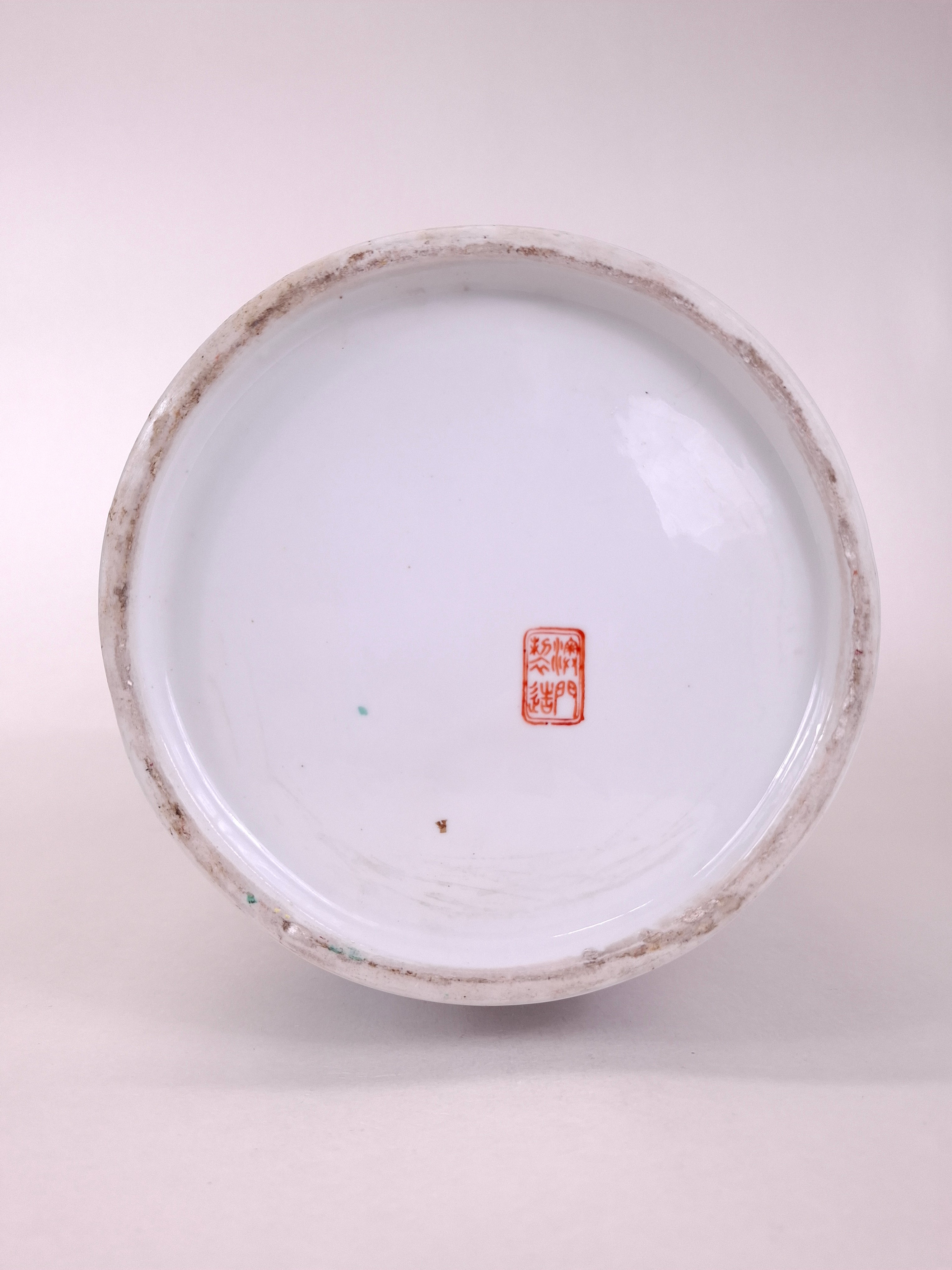粉彩描绘宫廷场景花瓶// 20世纪– Diddenantiques