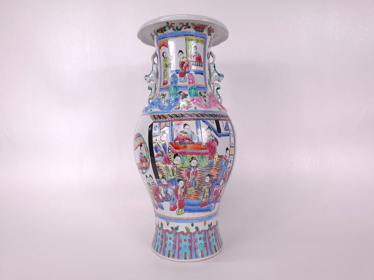 Vaso chinês da família rosa decorado com cenas imperiais // século XX
