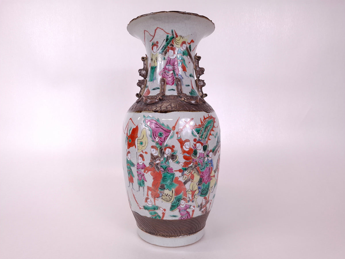 Vase de Nankin ancien en porcelaine chinoise décoré d'une scène de guerriers // Dynastie Qing - XIXe siècle