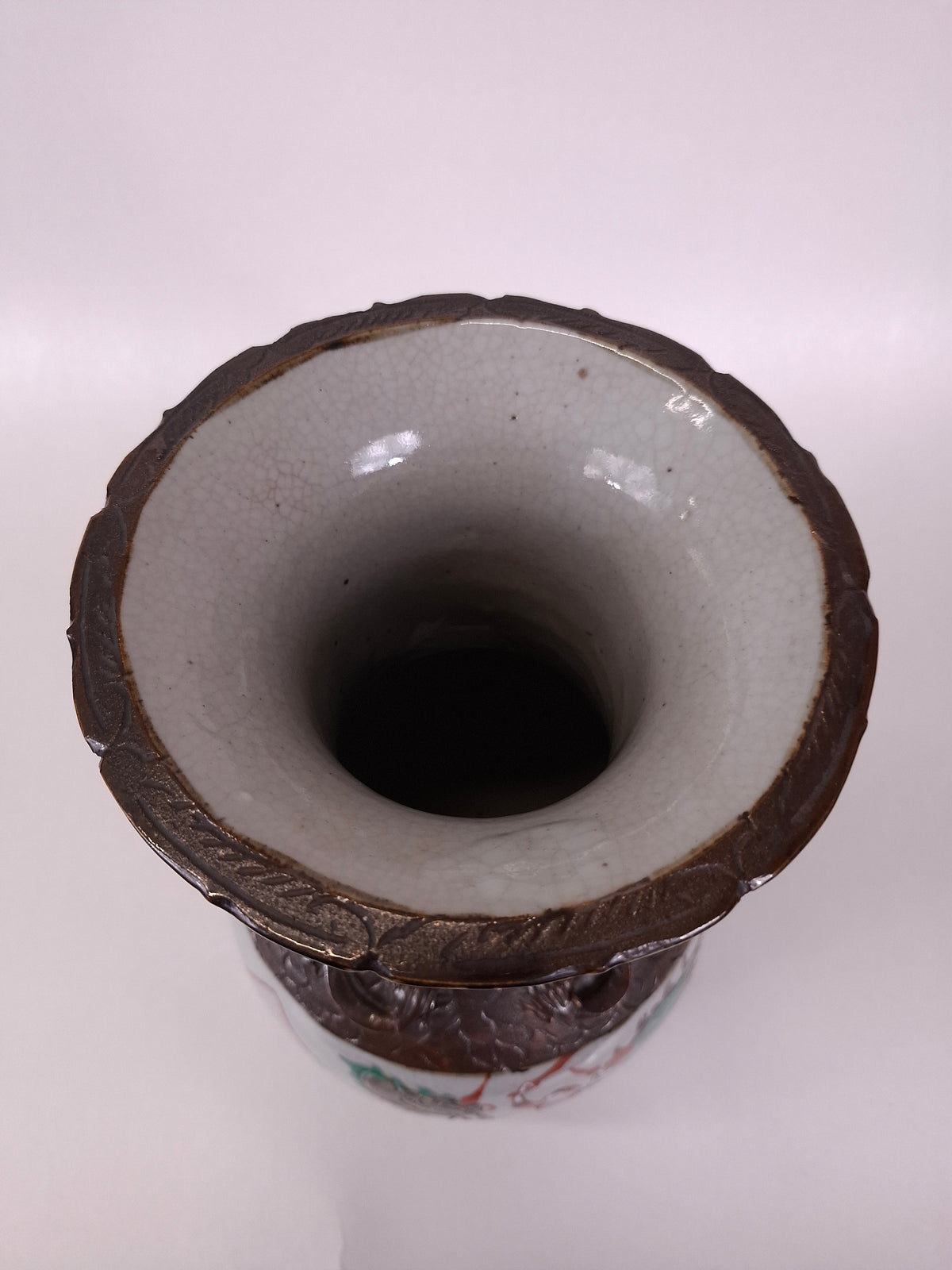 Vase de Nankin ancien en porcelaine chinoise décoré d'une scène de guerriers // Dynastie Qing - XIXe siècle