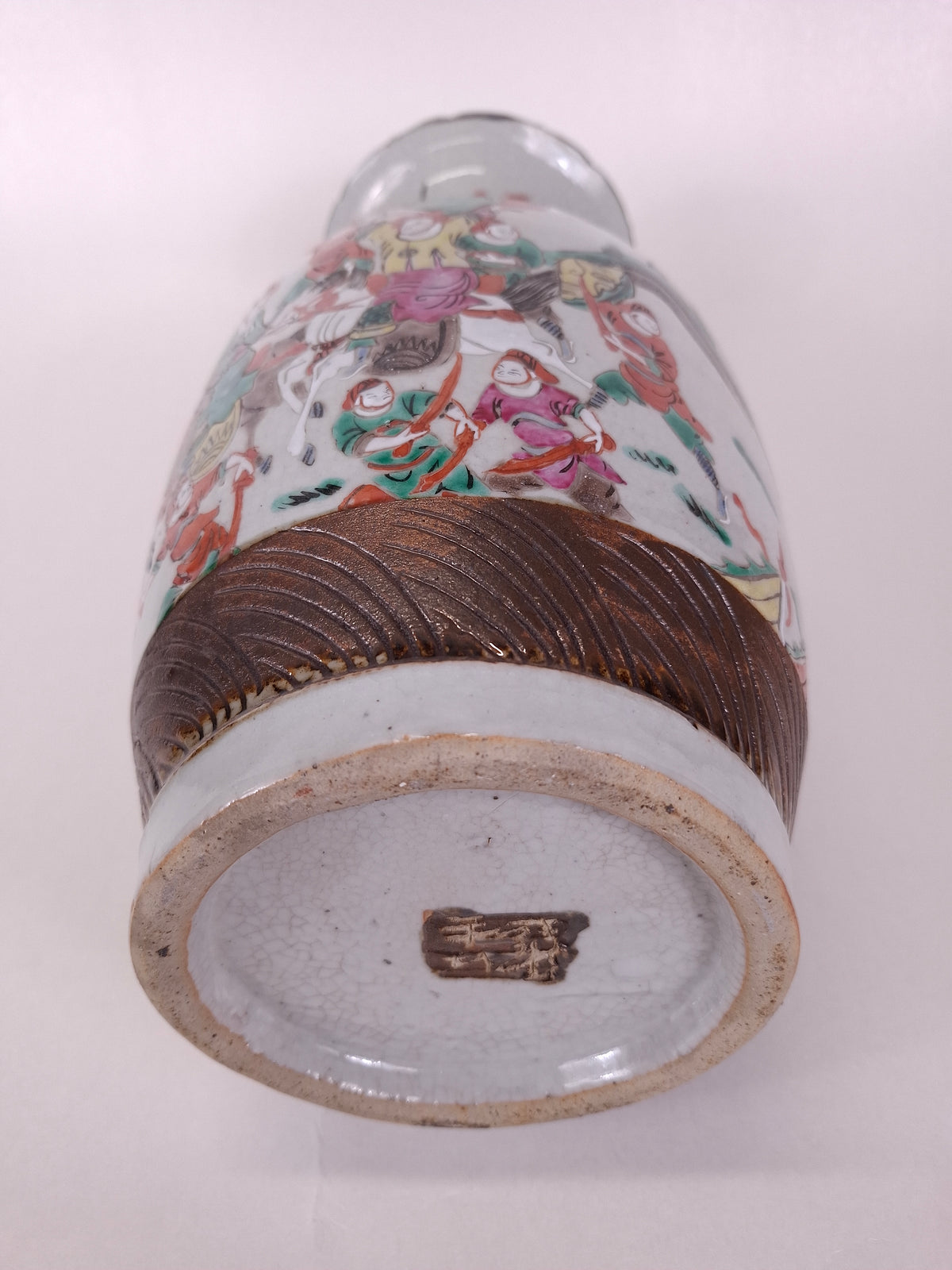 Vase de Nankin ancien en porcelaine chinoise décoré d'une scène de guerriers // Dynastie Qing - XIXe siècle