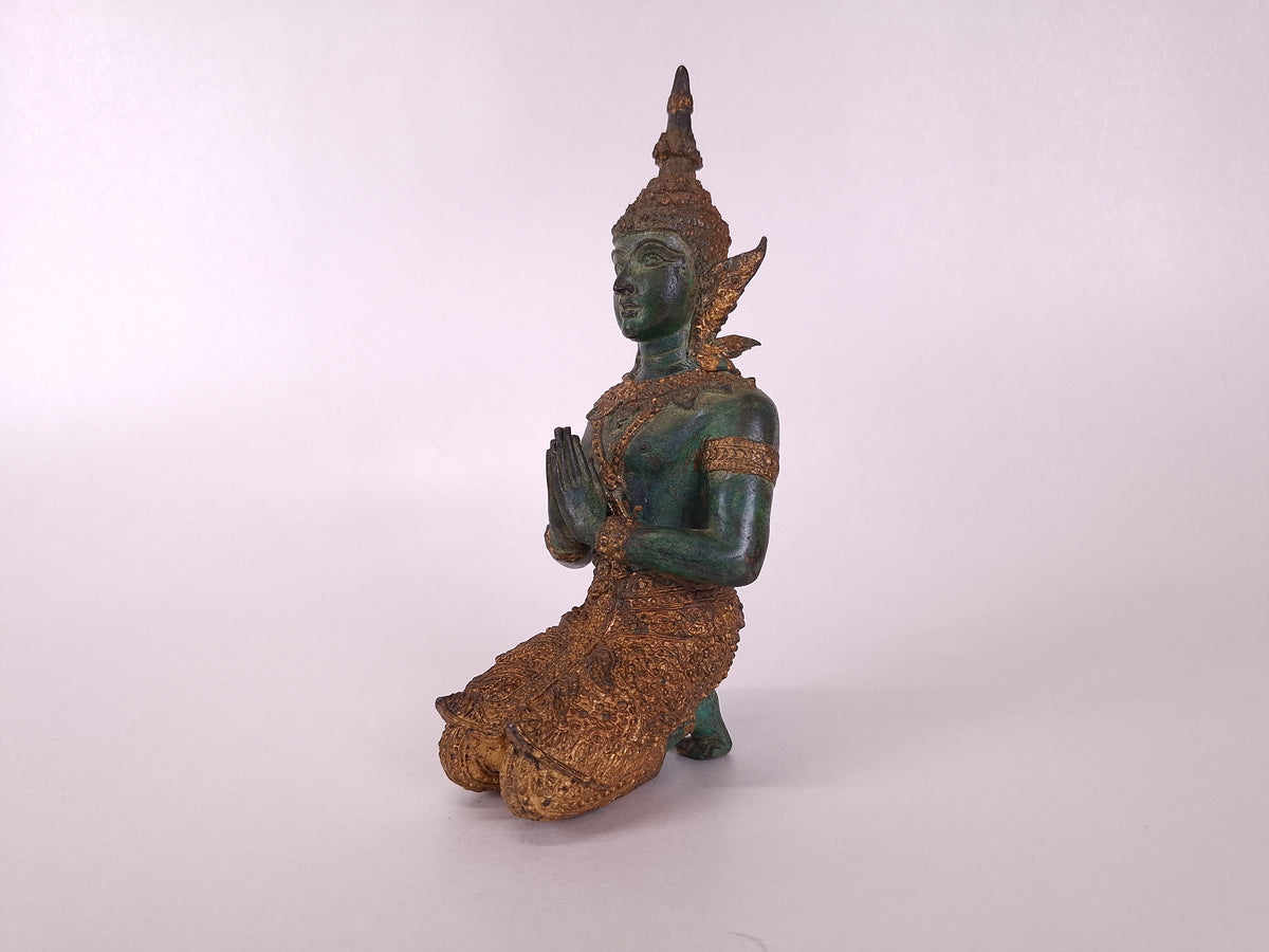 Statue bouddhique en bronze doré, tepphanom, en posture méditative // Thaïlande - XXe siècle