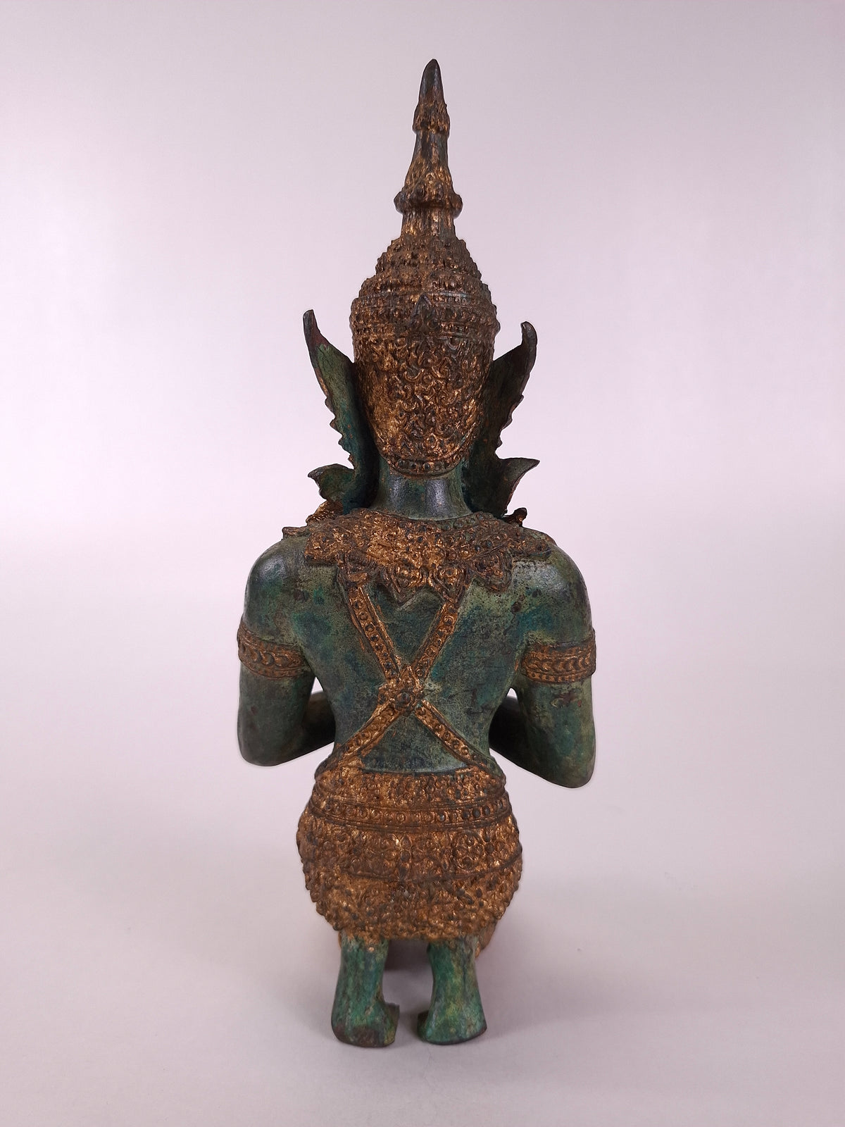 Statue bouddhique en bronze doré, tepphanom, en posture méditative // Thaïlande - XXe siècle