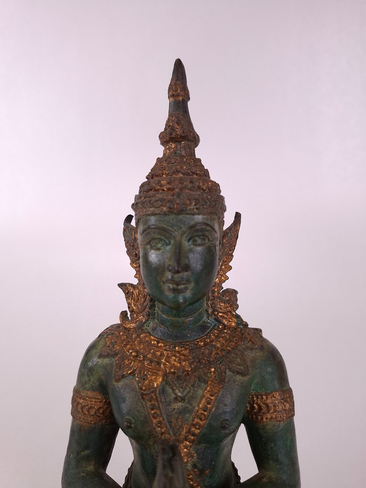 Statue bouddhique en bronze doré, tepphanom, en posture méditative // Thaïlande - XXe siècle