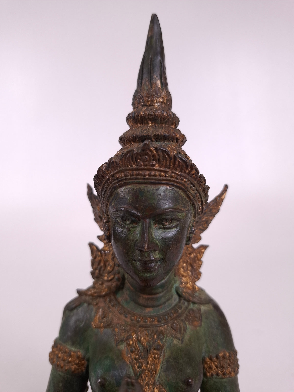 Statue bouddhique en bronze doré, tepphanom, en posture méditative // Thaïlande - XXe siècle