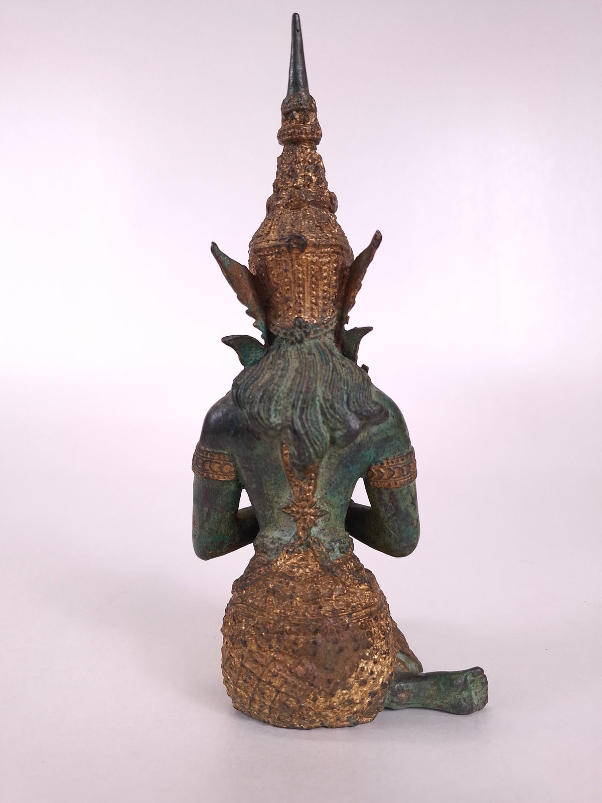 Statue bouddhique en bronze doré, tepphanom, en posture méditative // Thaïlande - XXe siècle