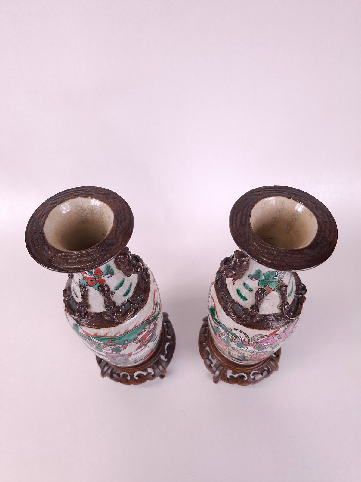 Paire de vases anciens de Nankin, en Chine, décorés de scènes de guerriers // Dynastie Qing - XIXe siècle