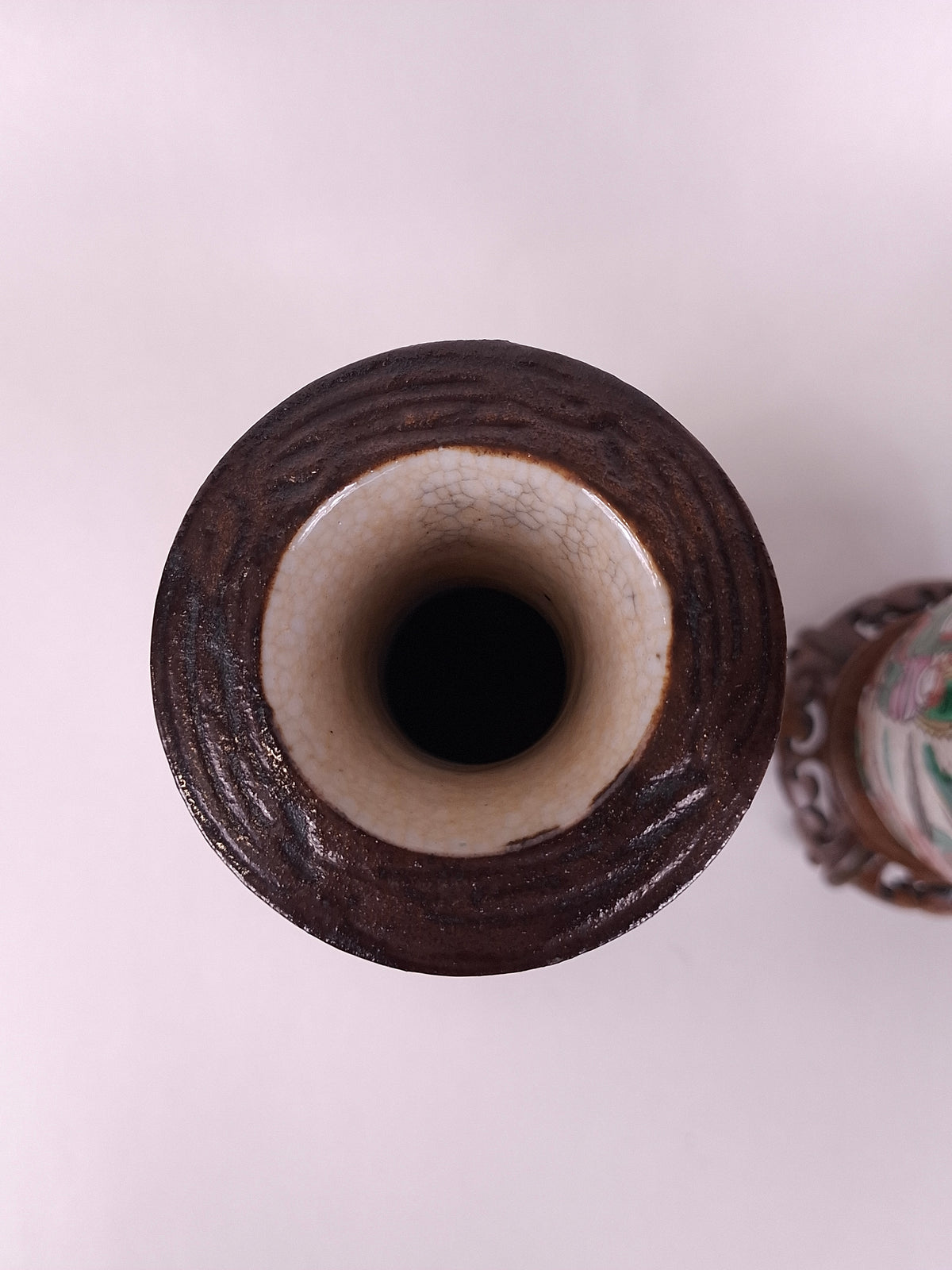 Paire de vases anciens de Nankin, en Chine, décorés de scènes de guerriers // Dynastie Qing - XIXe siècle