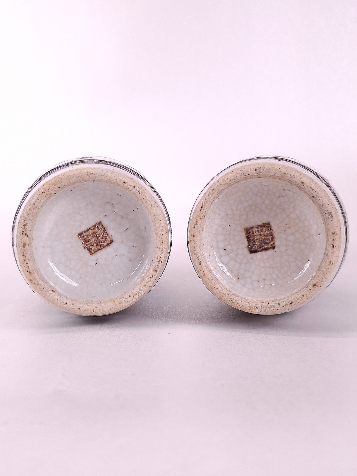 Paire de vases anciens de Nankin, en Chine, décorés de scènes de guerriers // Dynastie Qing - XIXe siècle