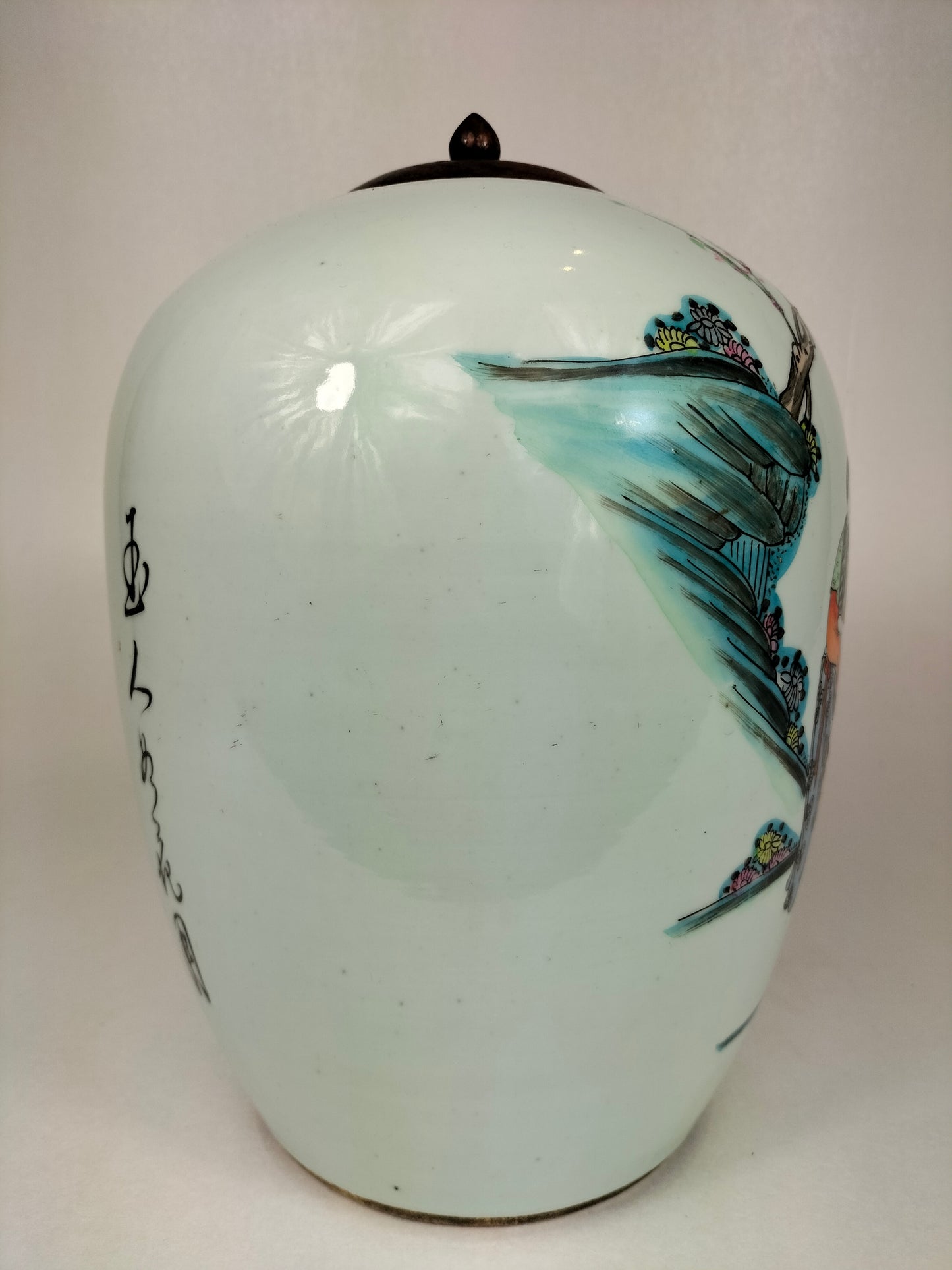 Antique Chinese ginger jar decorated with a garden scene and deer // Republic Period (1912-1949)