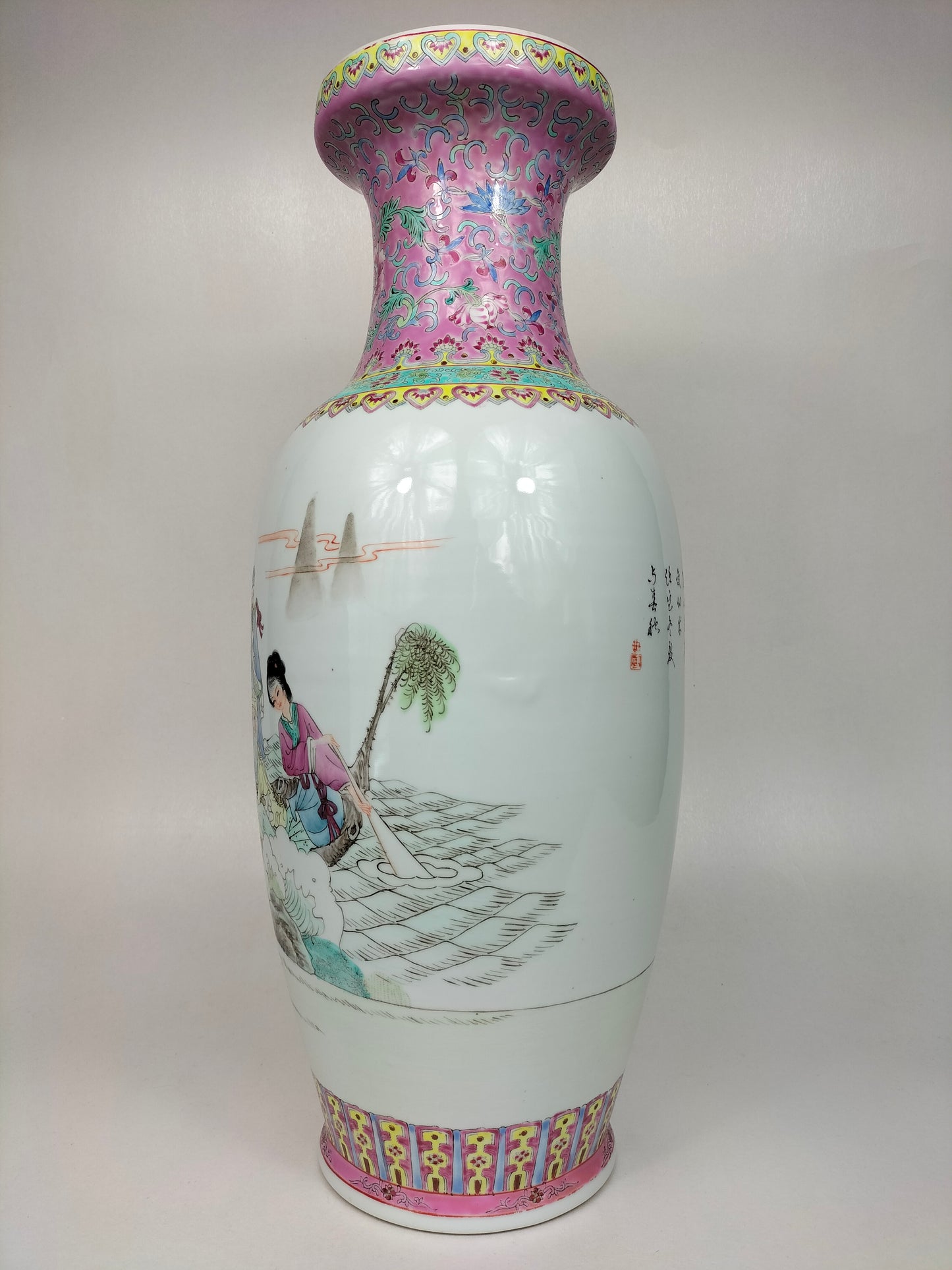 Large Chinese famille rose vase decorated with the 8 Immortals // Jingdezhen - 20th century