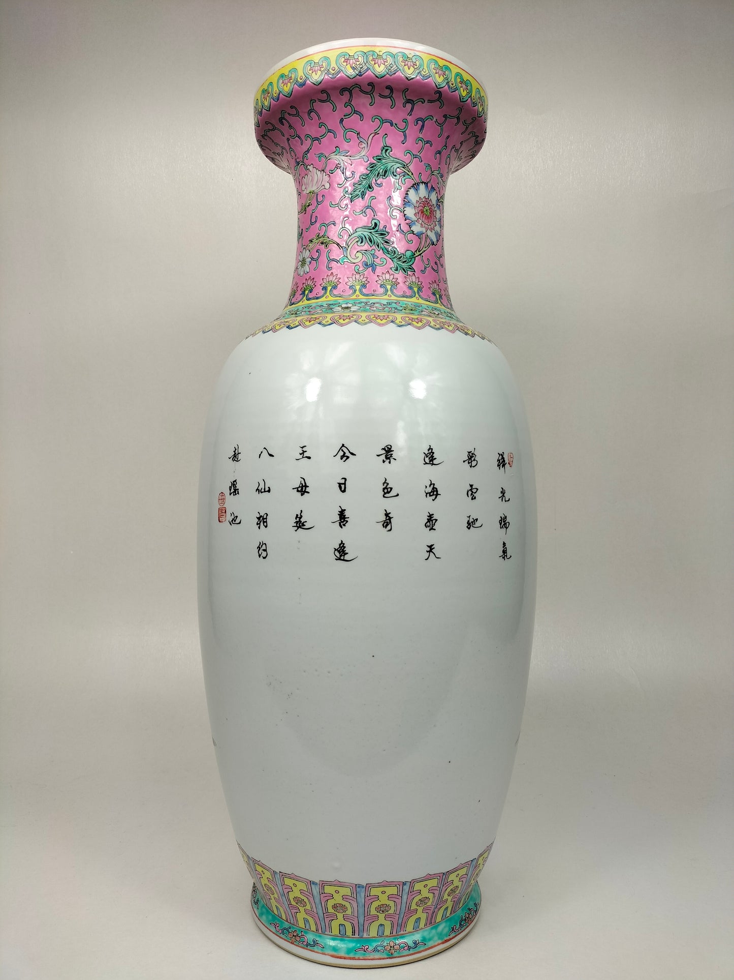 مزهرية ورد عائلية صينية كبيرة مزينة بـ 8 خالدين // جينغدتشن - القرن العشرين