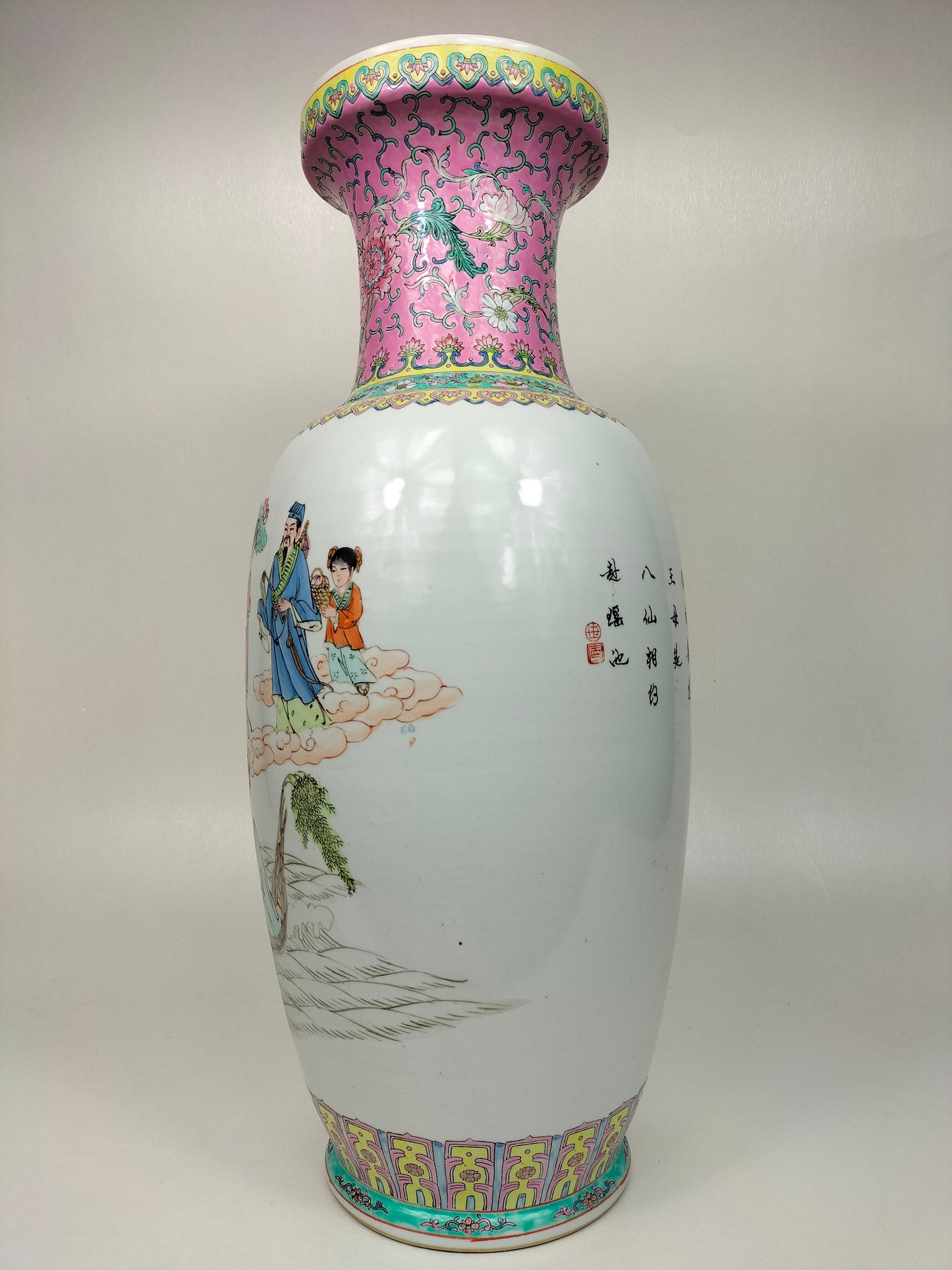 Grand vase en porcelaine de Chine famille rose à décor de 8 immortels // Jingdezhen - XXe siècle