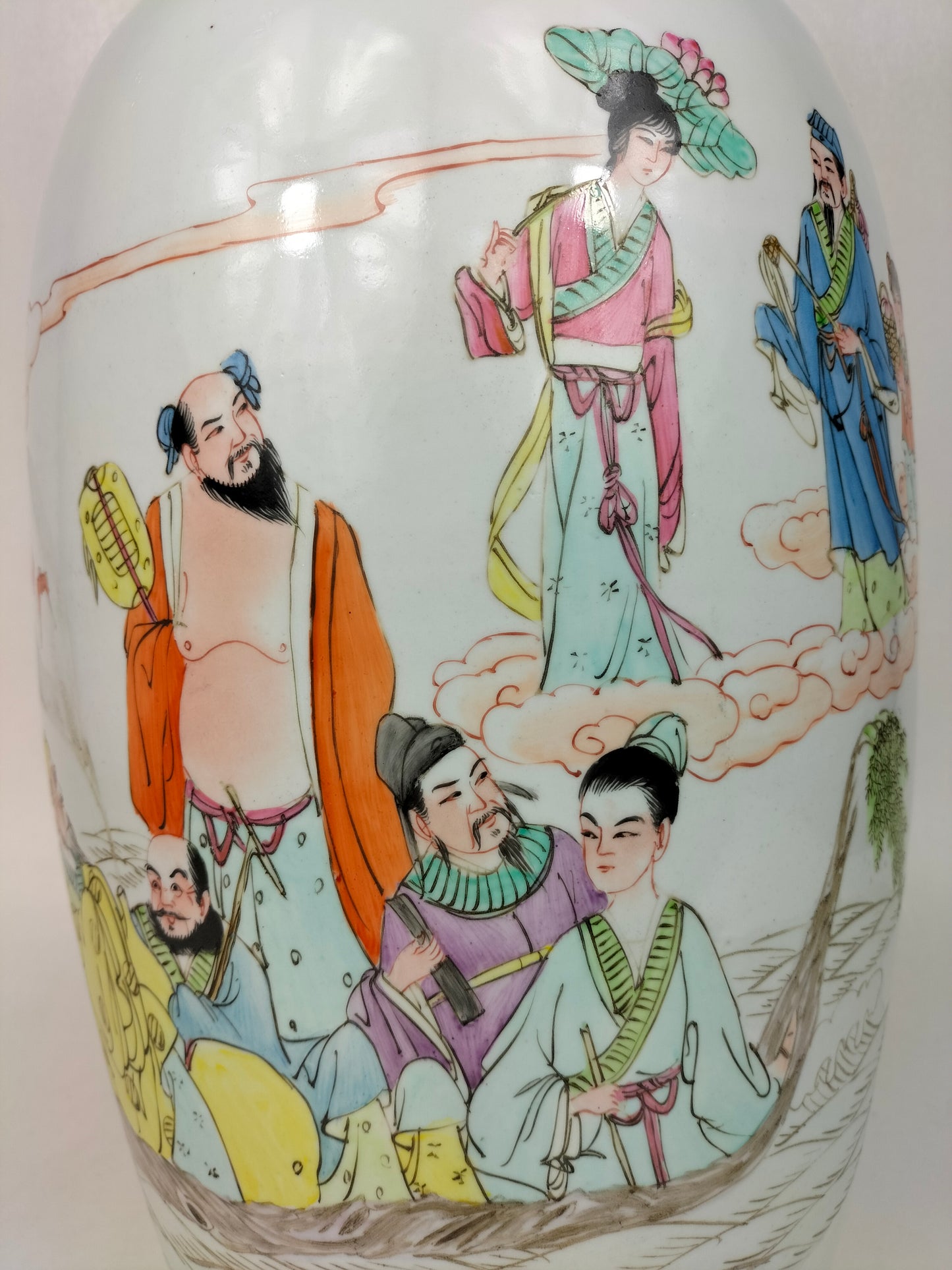 Bình hoa hồng gia đình lớn của Trung Quốc được trang trí với 8 vị thần bất tử // Jingdezhen - thế kỷ 20