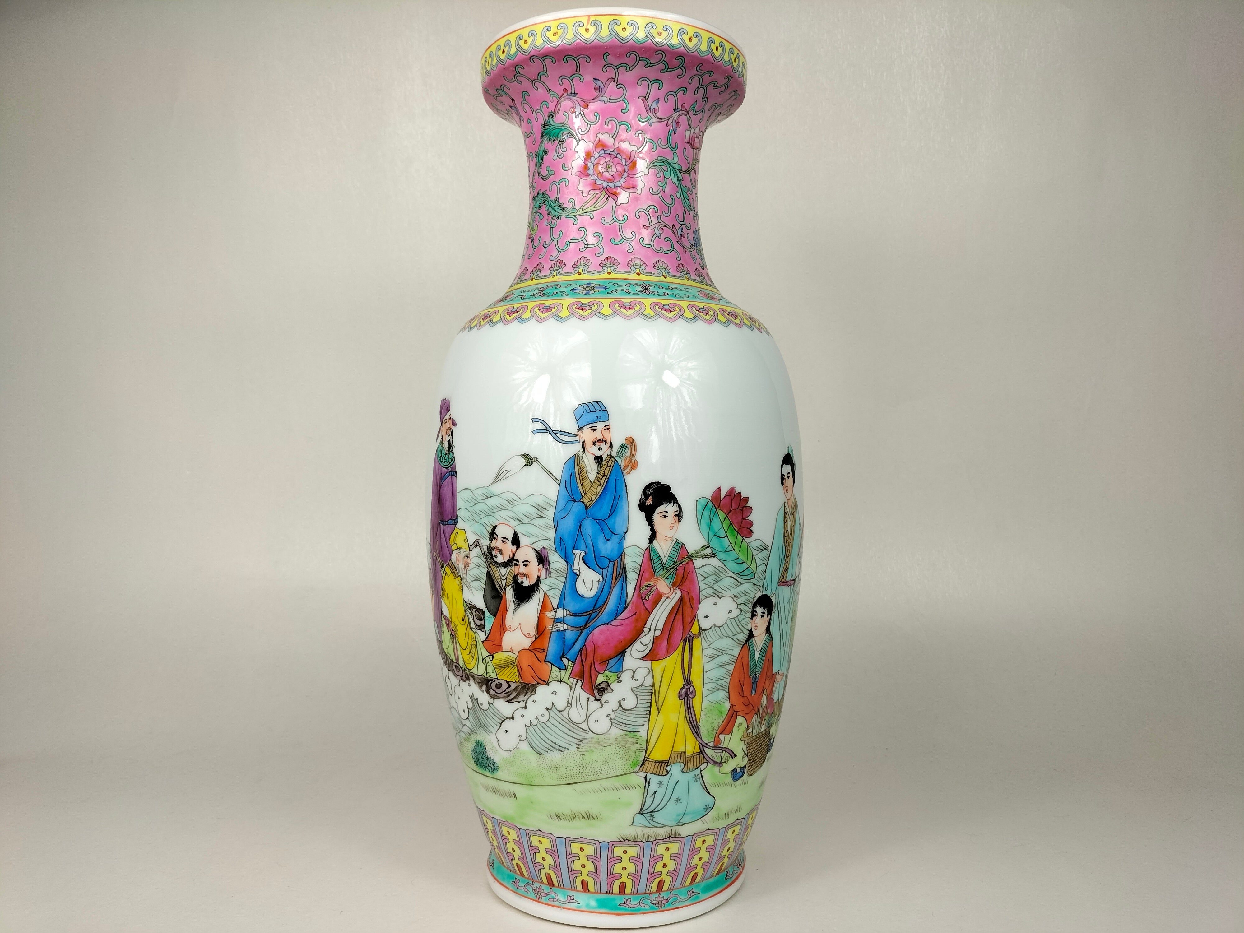 装饰有8 个神仙的中国粉彩花瓶// 景德镇- 20 世纪– Diddenantiques
