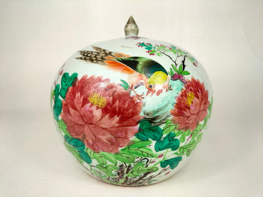 Ancien pot à gingembre chinois qianjiang cai décoré d'un oiseau et de fleurs // Dynastie Qing - 19e siècle