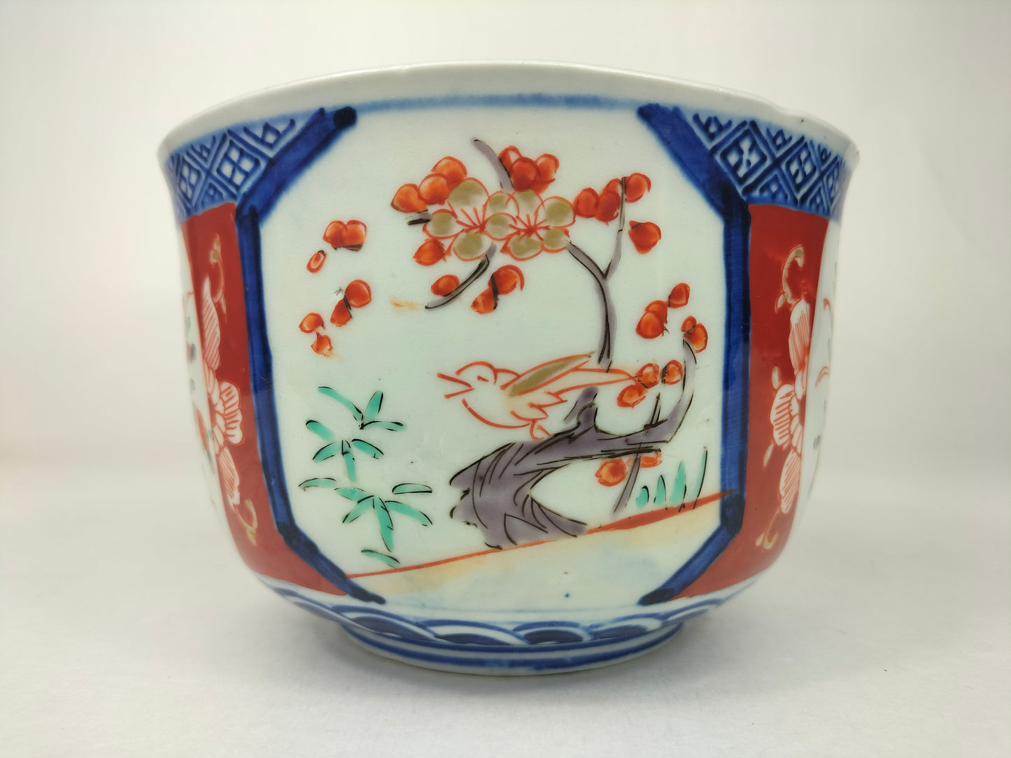 装饰有花卉图案的古董日本 imari 碗 // 明治时期 - 19 世纪