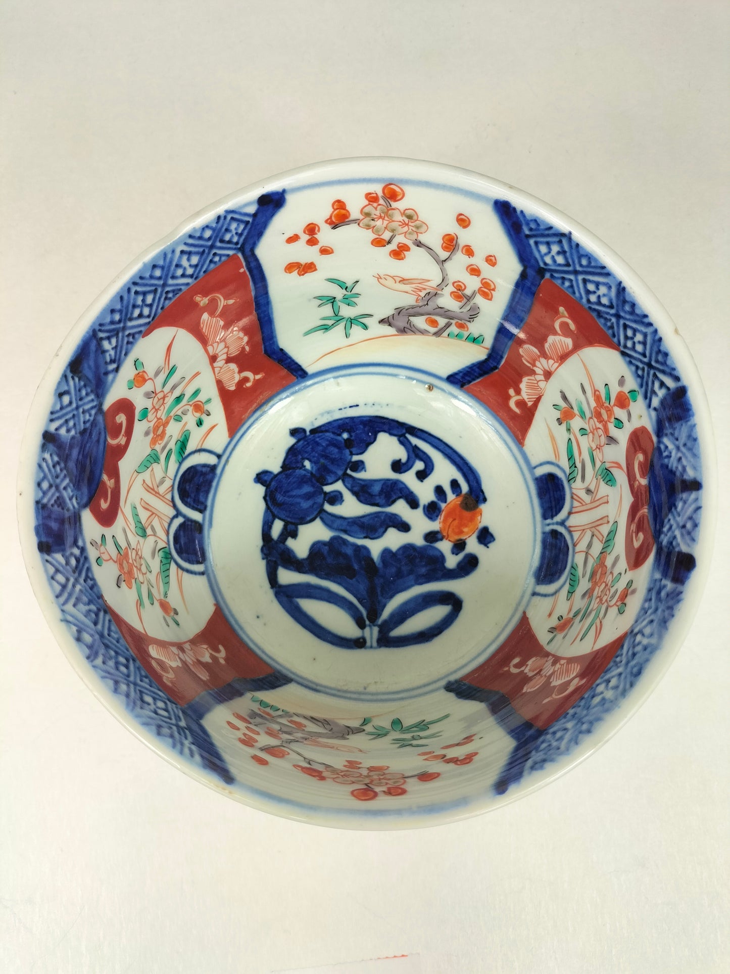 Ancien bol japonais imari décoré de motifs floraux // Epoque Meiji - 19ème siècle