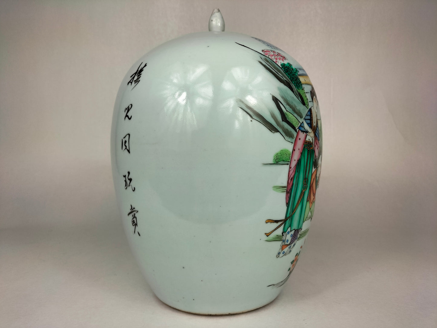 古董中国粉彩姜罐，饰有花园场景//民国时期（1912-1949）