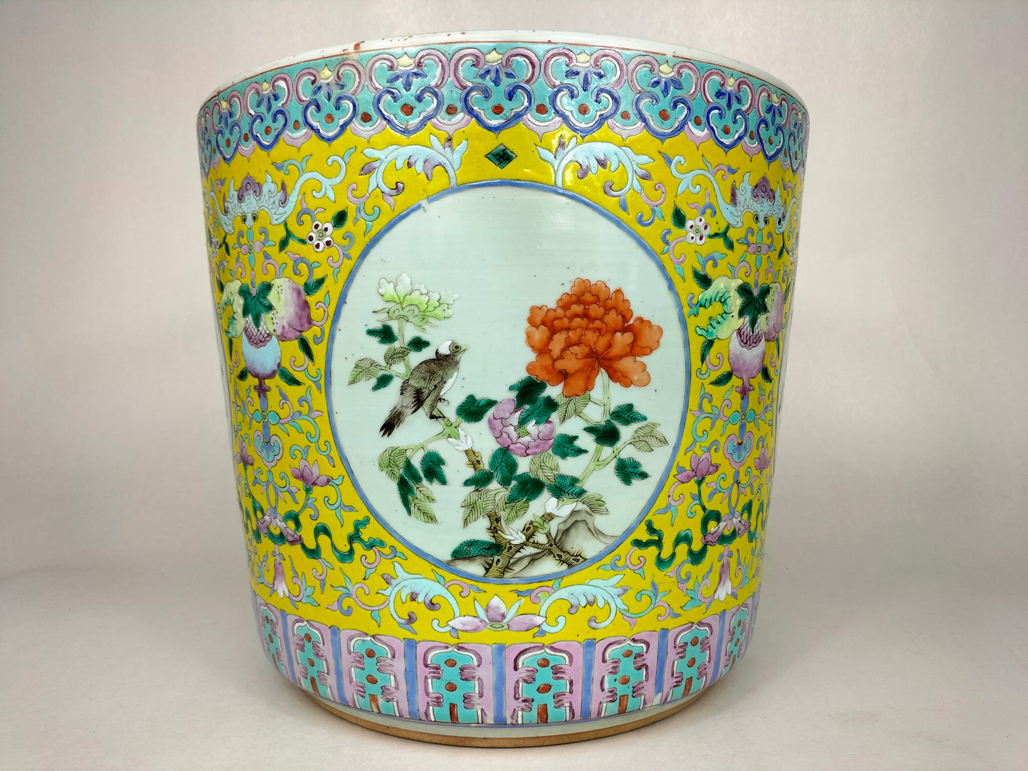 Grande vaso antigo da família rosa decorado com flores // Dinastia Qing - século XIX
