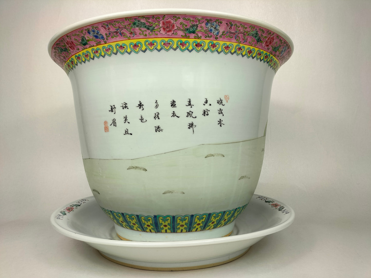 Very large XL famille rose flower pot decorated with chinese ladies // 20th century