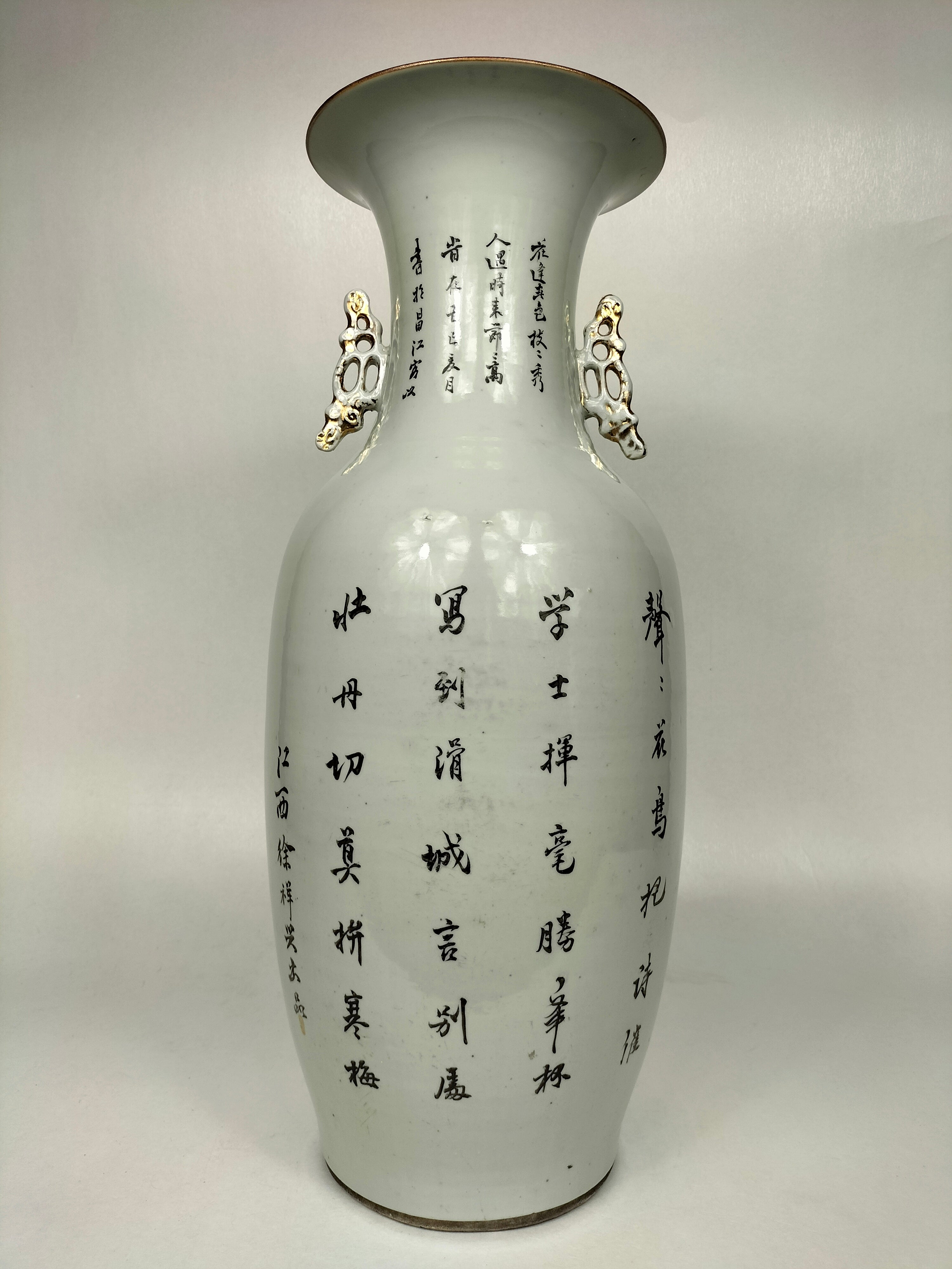 大型中国古董花瓶，饰有牡丹//民国时期（1912-1949）