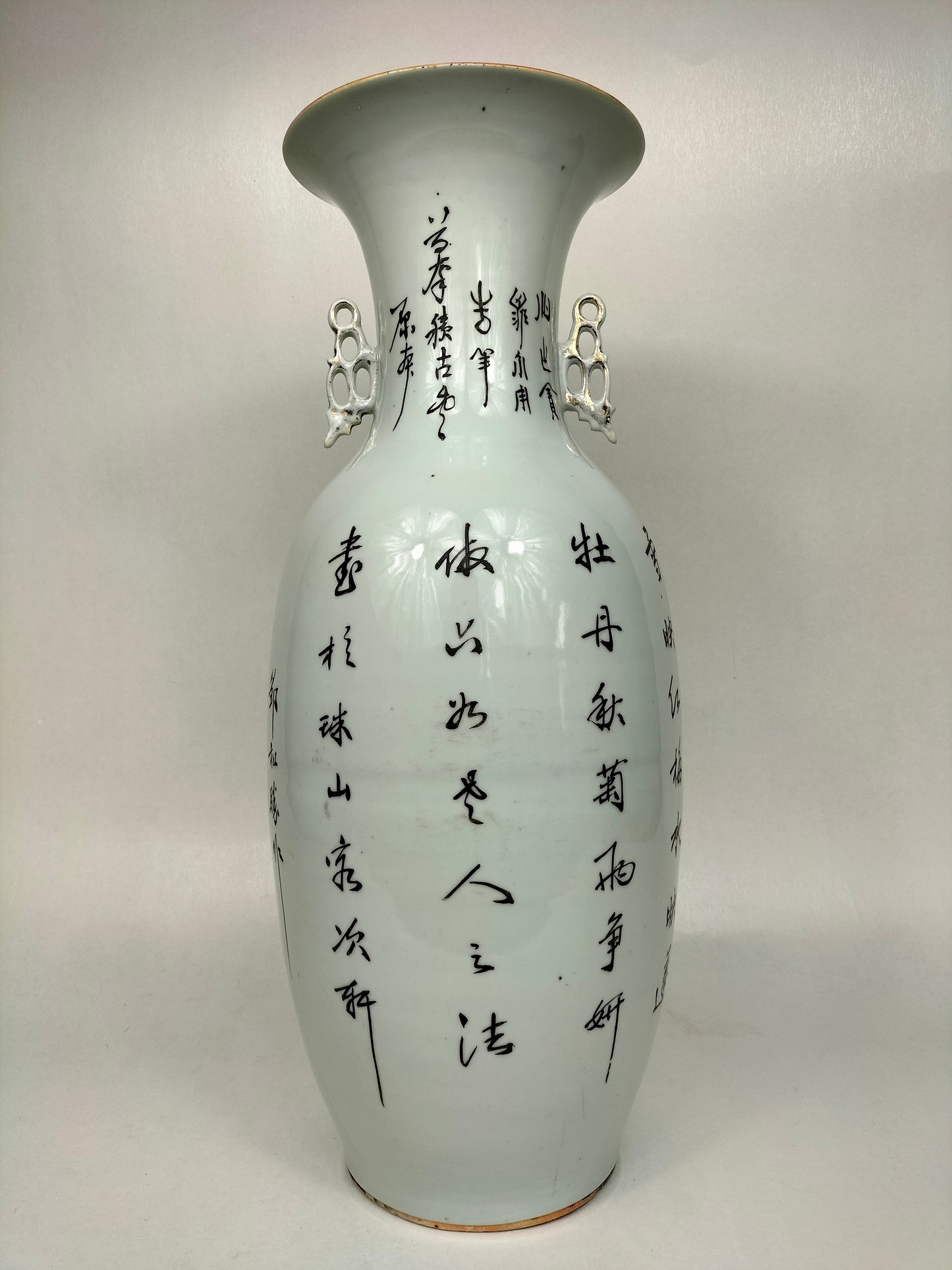 Pasu Cina antik besar dihiasi dengan bunga peonies // Tempoh Republik (1912-1949)