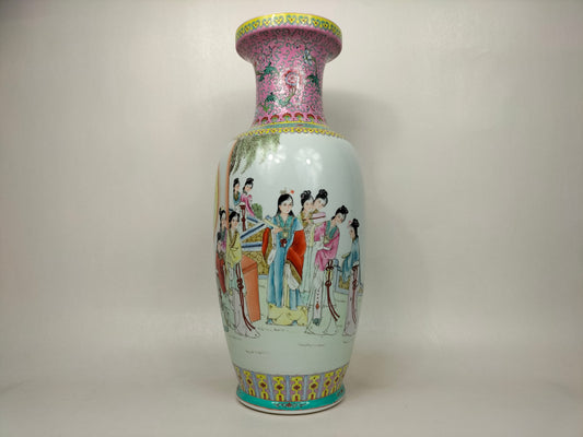 Large Chinese famille rose vase with figures // Jingdezhen - 20th century