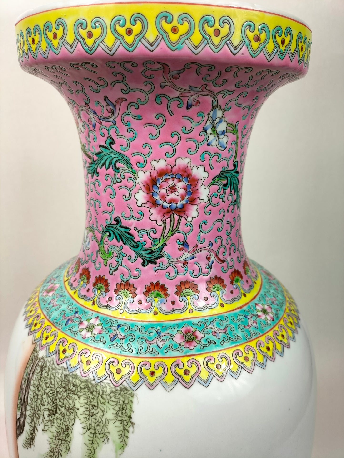 Grand vase chinois famille rose à personnages // Jingdezhen - 20ème siècle