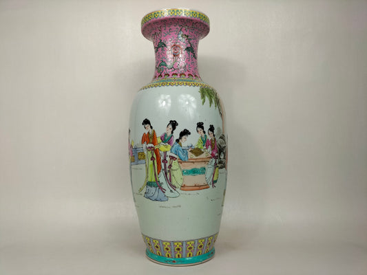 Large Chinese famille rose vase with a garden scene // Jingdezhen - 20th century