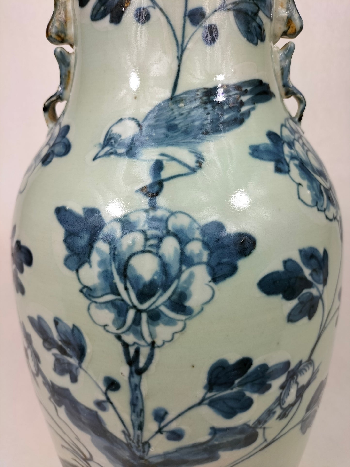 Vase chinois ancien en céladon à décor d'un oiseau et de fleurs // Dynastie Qing - 19ème siècle
