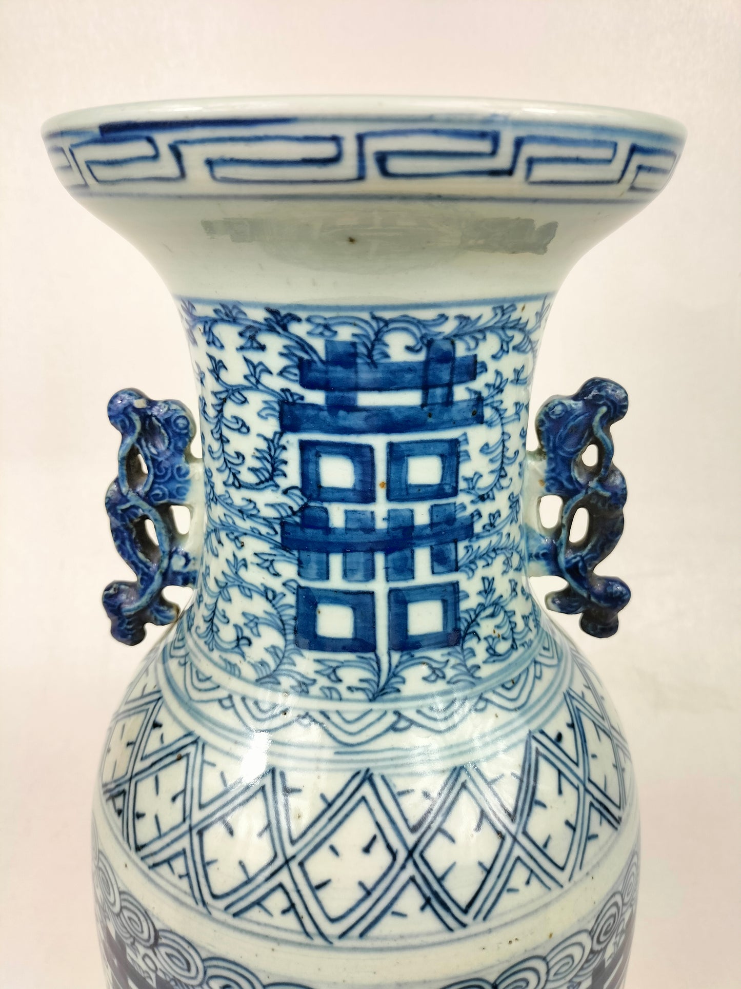 Antigo vaso chinês de dupla felicidade // Dinastia Qing - século XIX