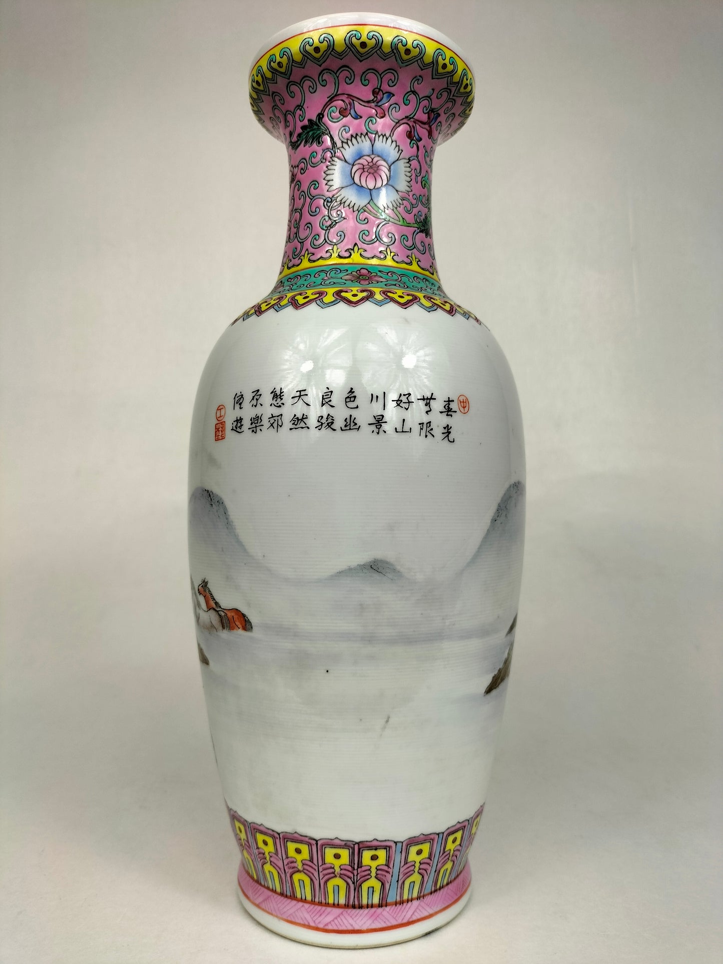 Chinese famille rose vase decorated with horses in a landscape // Jingdezhen - 20th century