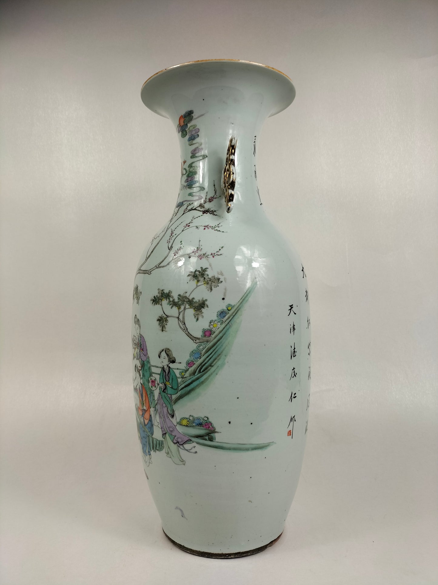 Grande vaso chinês antigo com cena de jardim / Período da República (1912-1949)