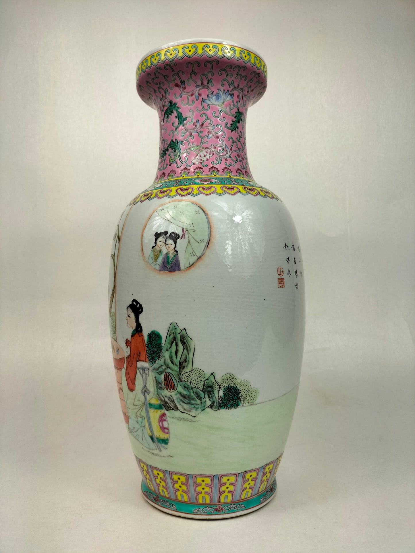 花园场景装饰的中国粉彩花瓶 // 景德镇 - 20 世纪