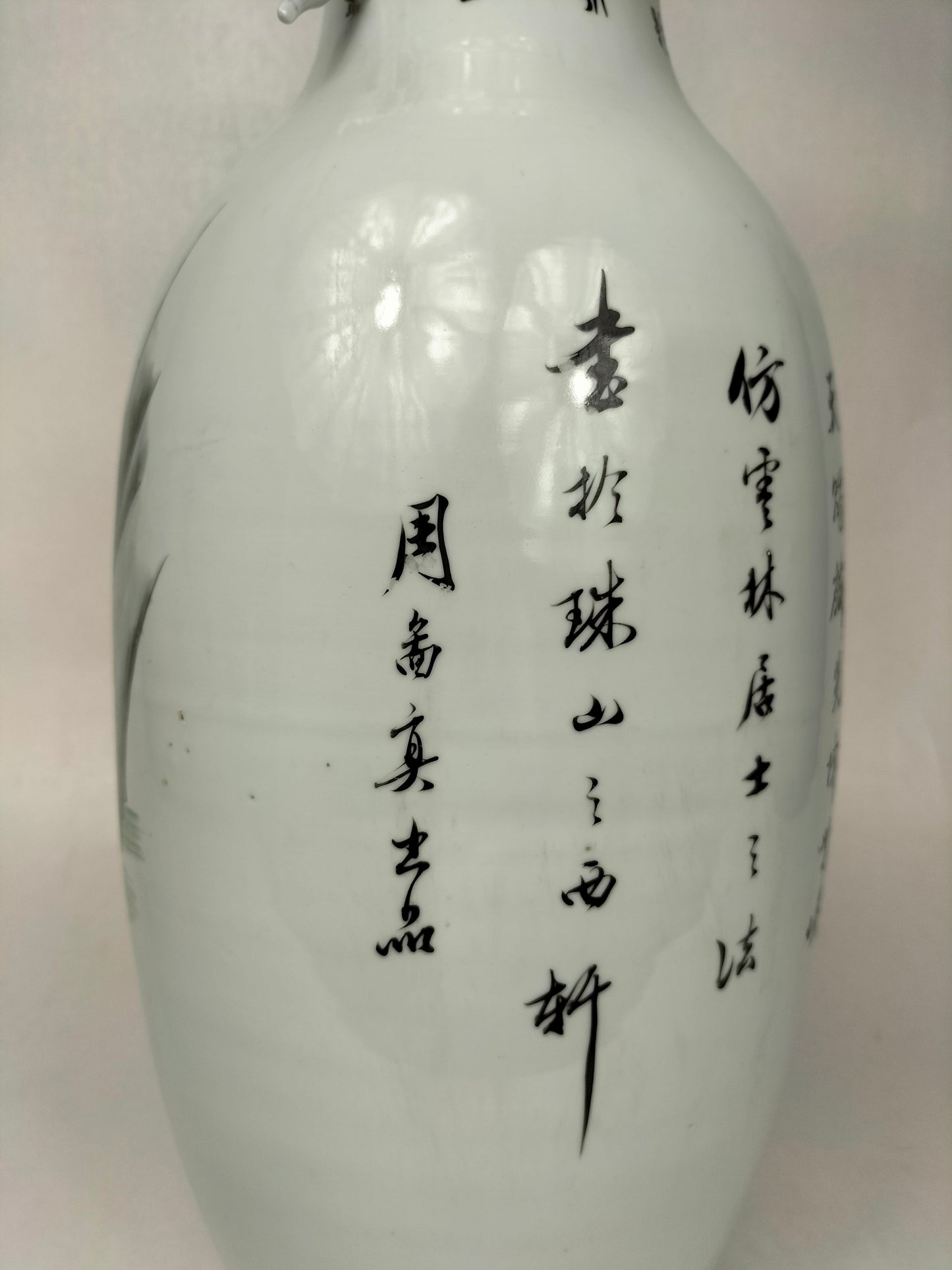 Grand vase chinois ancien à décor de personnages et d'un Kylin // Période République (1912-1949)