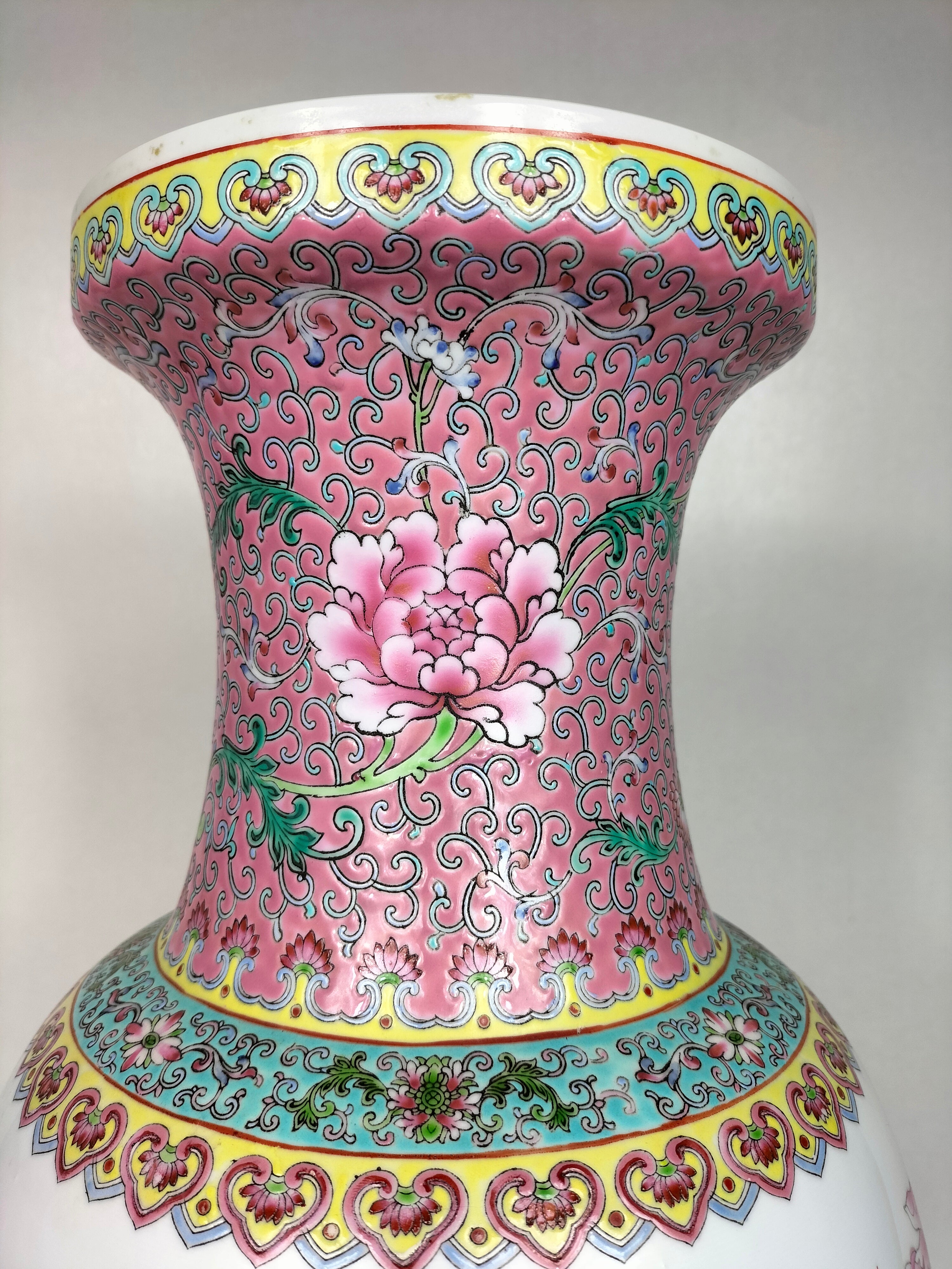 大型中国粉彩花朵装饰花瓶// 景德镇- 20 世纪– Diddenantiques