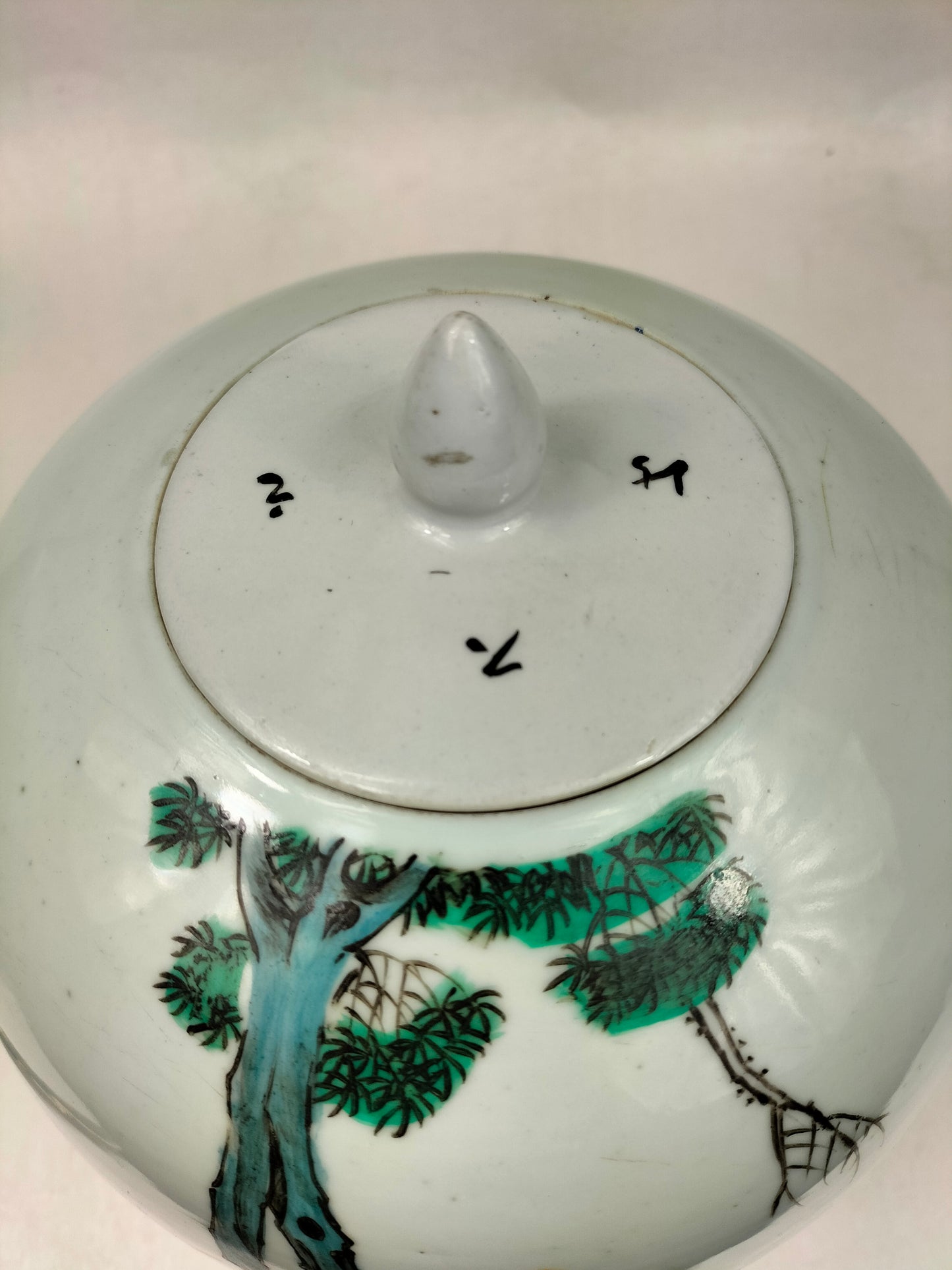 Antigo pote de gengibre chinês decorado com deuses da fortuna e crianças // Período da República (1912-1949)